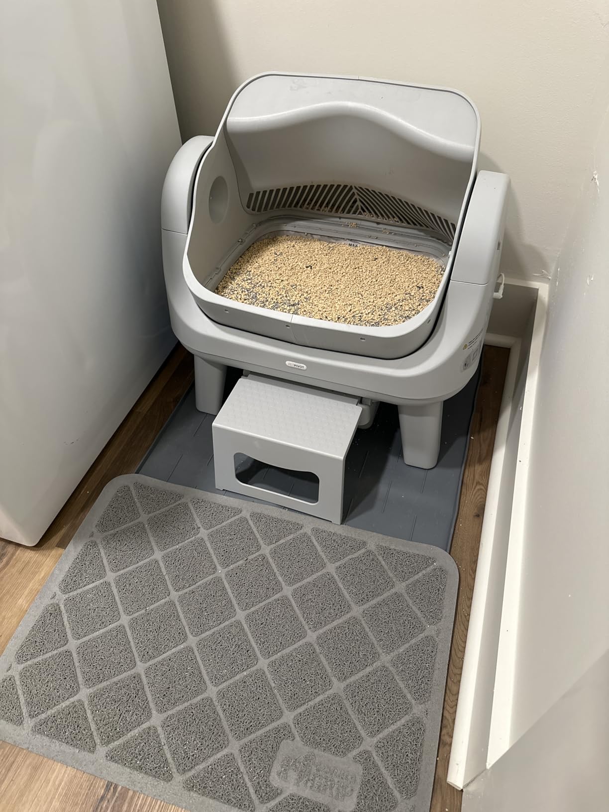 PetPivot Open Top Self Cleaning Cat Litter Box, Automatic Litter Box with 7 Pairs of Safety Sensors, Anti-Pinch Protection and Easy Access Step for Senior Cats, Dark Grey customer photo 2