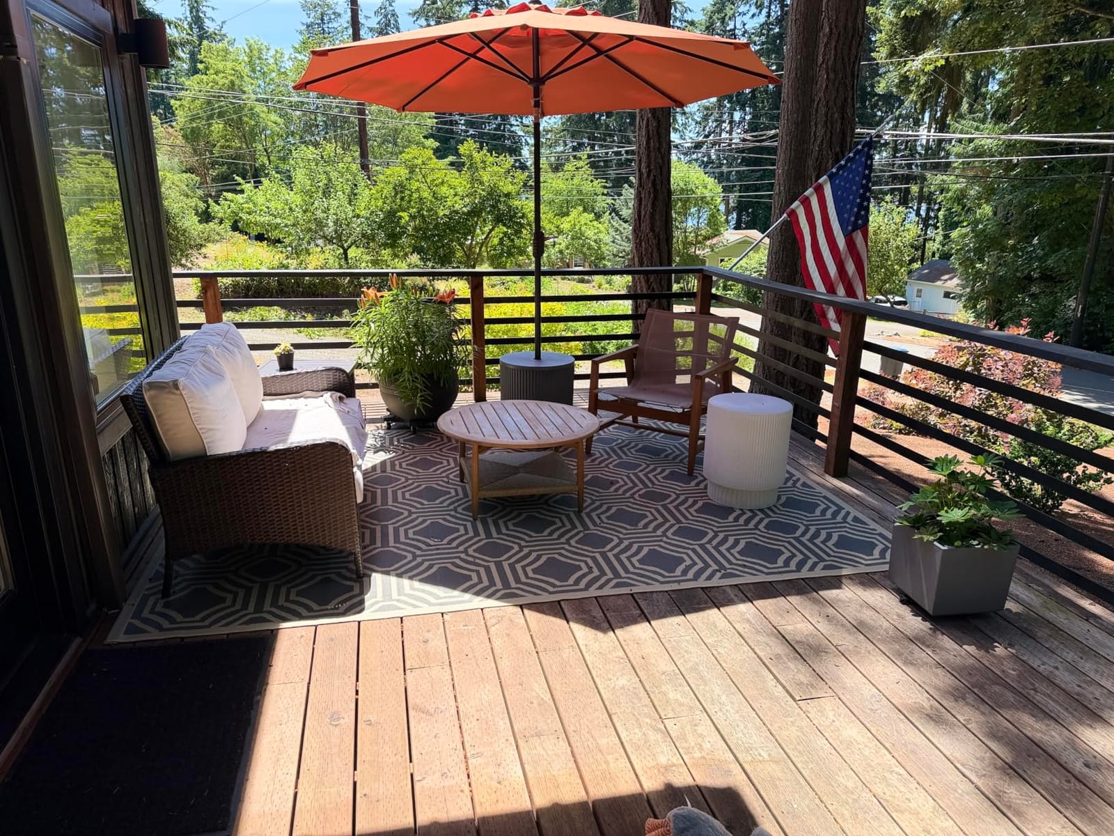 EliteShade USA 10-Year-Non-Fading 9Ft Market Patio Umbrella, UPF 50+ UV Protection Performance Sun Umbrella, Heavy Duty Commercial Grade Outdoor Table Umbrella with Crank & Tilt, Windproof Vented Top for Garden, Pool, Deck and Outdoor Playsets, White customer photo 1