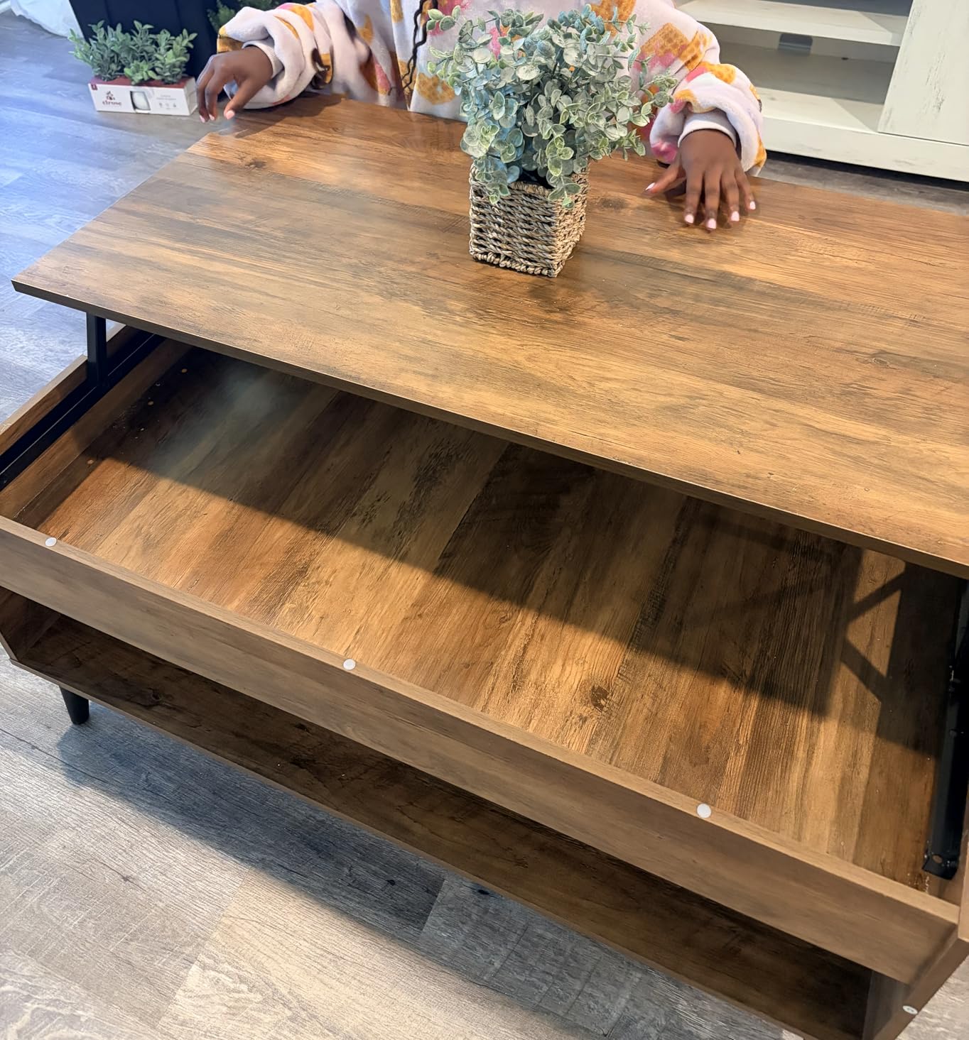 VASAGLE Lift Top Coffee Table with Hidden Storage, Gas Spring customer photo 2