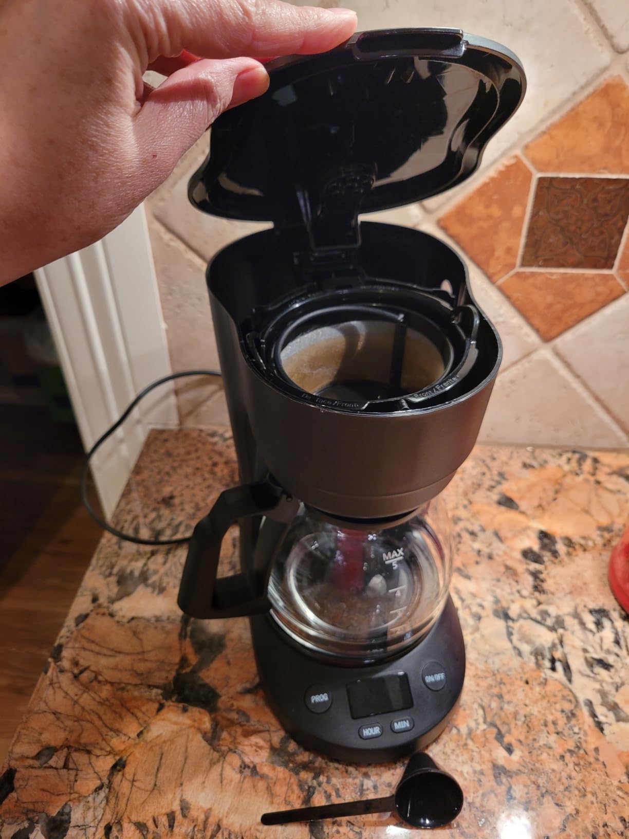 Kismile 5-Cup Drip Coffee Maker, LED Display, Timer, Anti-Drip & Shut-Off, Compact, Ideal for Home & Office customer photo 1