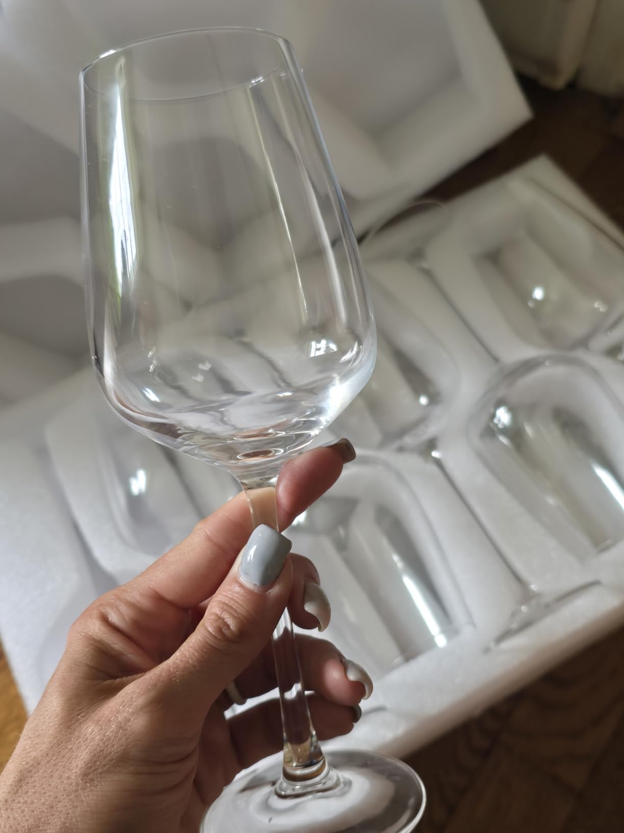 15oz Wine Glasses Set of 12, Thickened Stemmed Glasses for Red/White Wine, Heavy Base Clear Red Wine Glasses for Everyday, Wine Lovers, Parties, Gifts, Dishwasher Safe, 460ml, 12 Piece Set customer photo 1