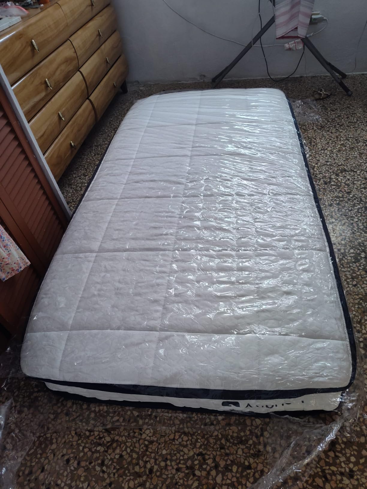 Avenco Queen Size Mattress 12 inch, Queen Hybrid Mattress in a Box | Individual Pocket Coils & Cooling Gel Memory Foam, Motion Isolation, Pressure Relief, CertiPUR-US Certified, Medium Firm customer photo 1