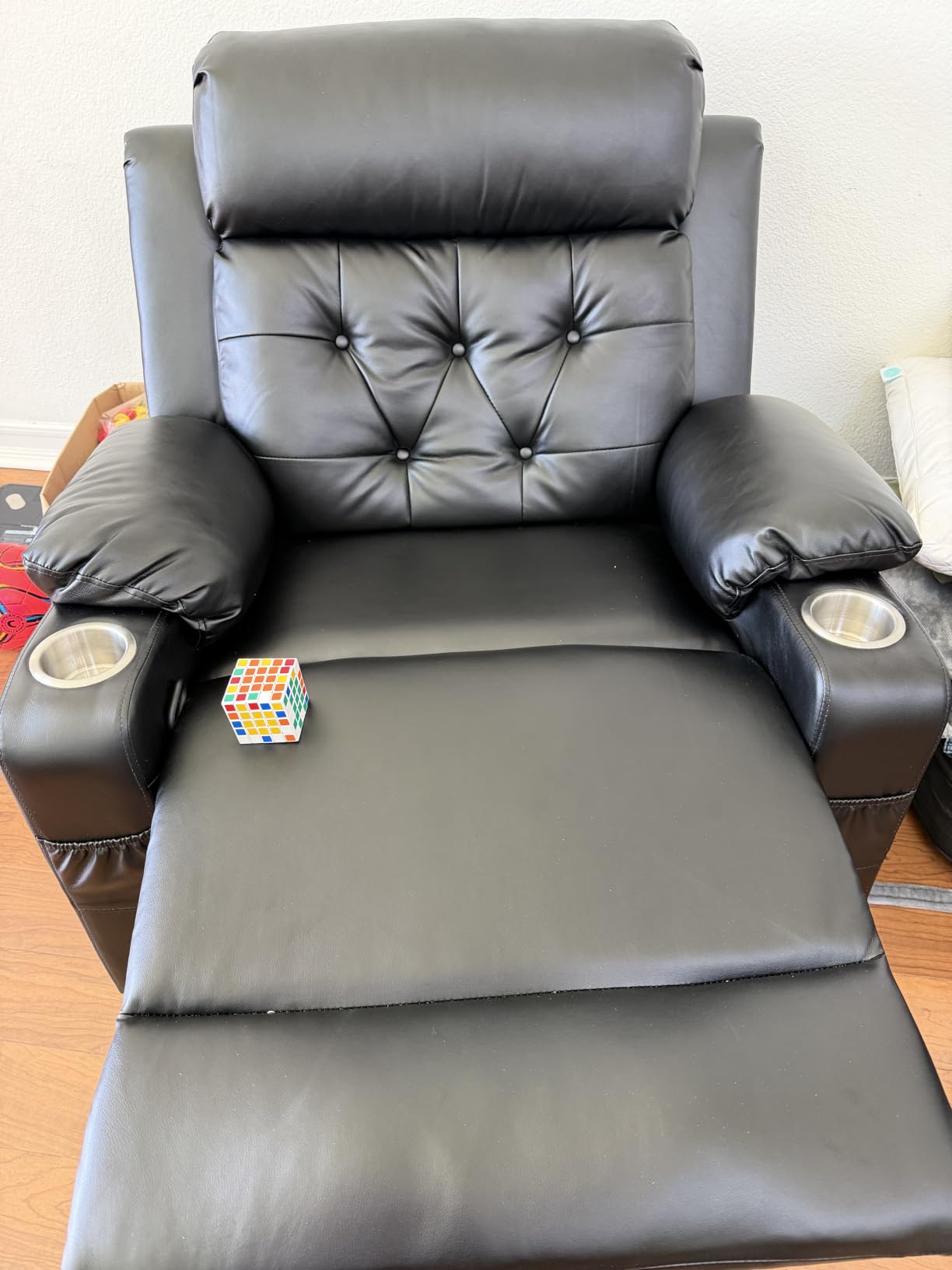 Korser Oversized Recliner Chair, 360° Swivel Rocker Recliner for Adults, Recliner Chair with Heat and Massage, Manual Recliner with Remote Control and Cup Holders for Living Room, Faux Leather, Black customer photo 2