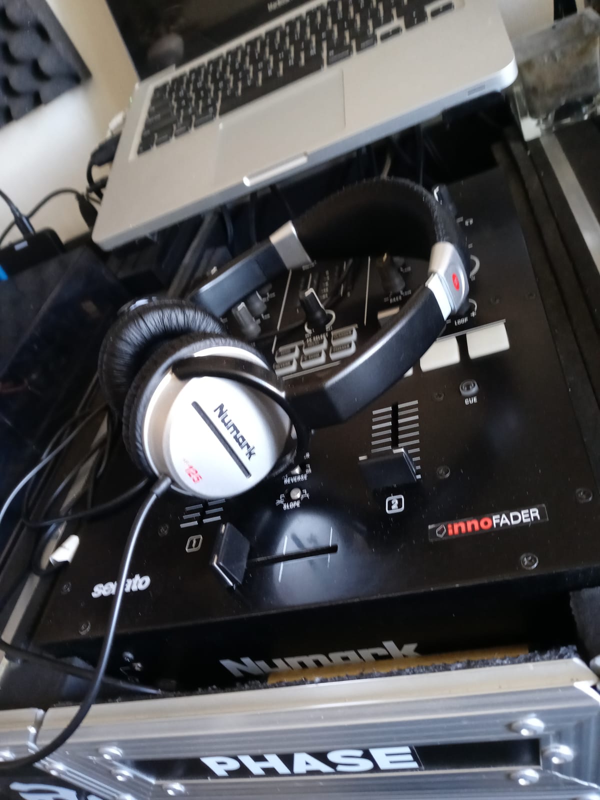 Numark HF125 Closed-Back DJ Headphones customer photo 1