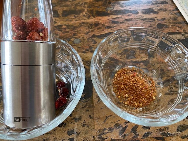 Adhoc Pepe Stainless Steel and Acrylic Chili Cutter, 8-Inch customer photo 1