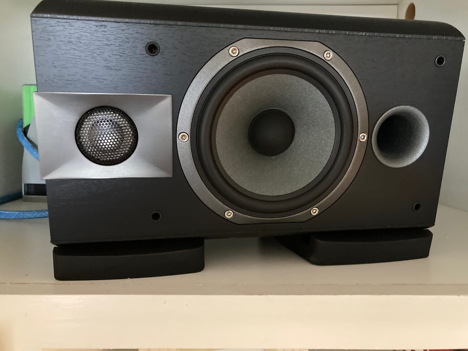 Audioengine DS2 Desktop Speaker Stands – Silicone Rubber Isolation Stands customer photo 1