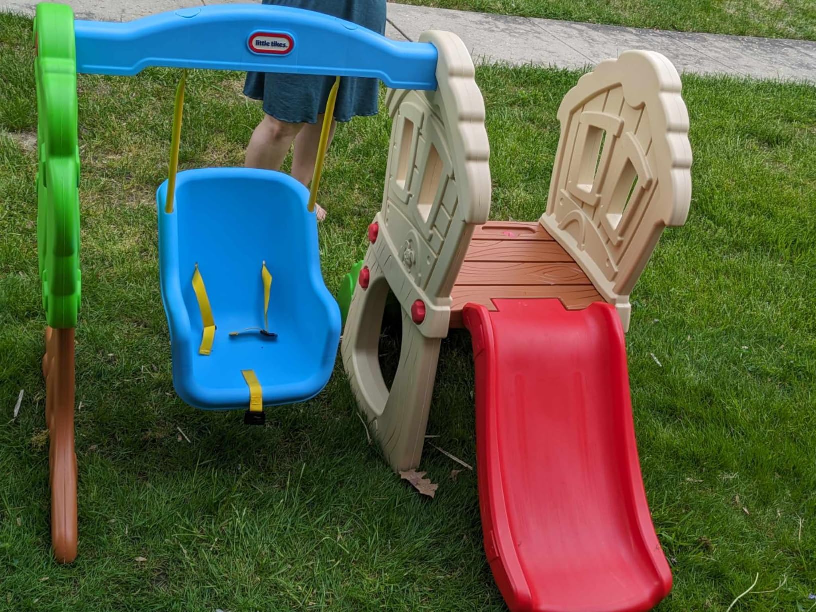 Little Tikes Hide & Seek Climber and Swing, Indoor Outdoor with Slide - Easy Set Up - Toddler Playset, 53.50''L x 52.00''W x 41.00''H customer photo 1