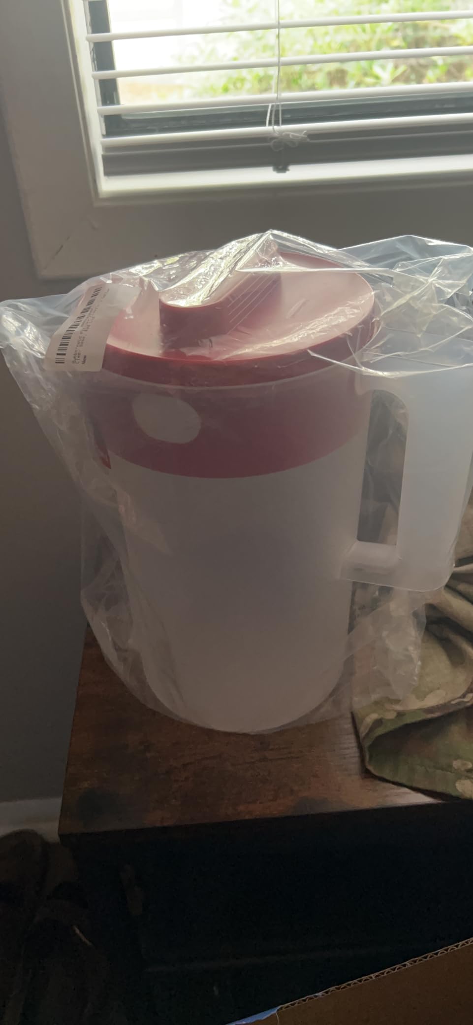 Rubbermaid Pitcher Classic 1 Gallon Clear Base, Red Lid customer photo 1