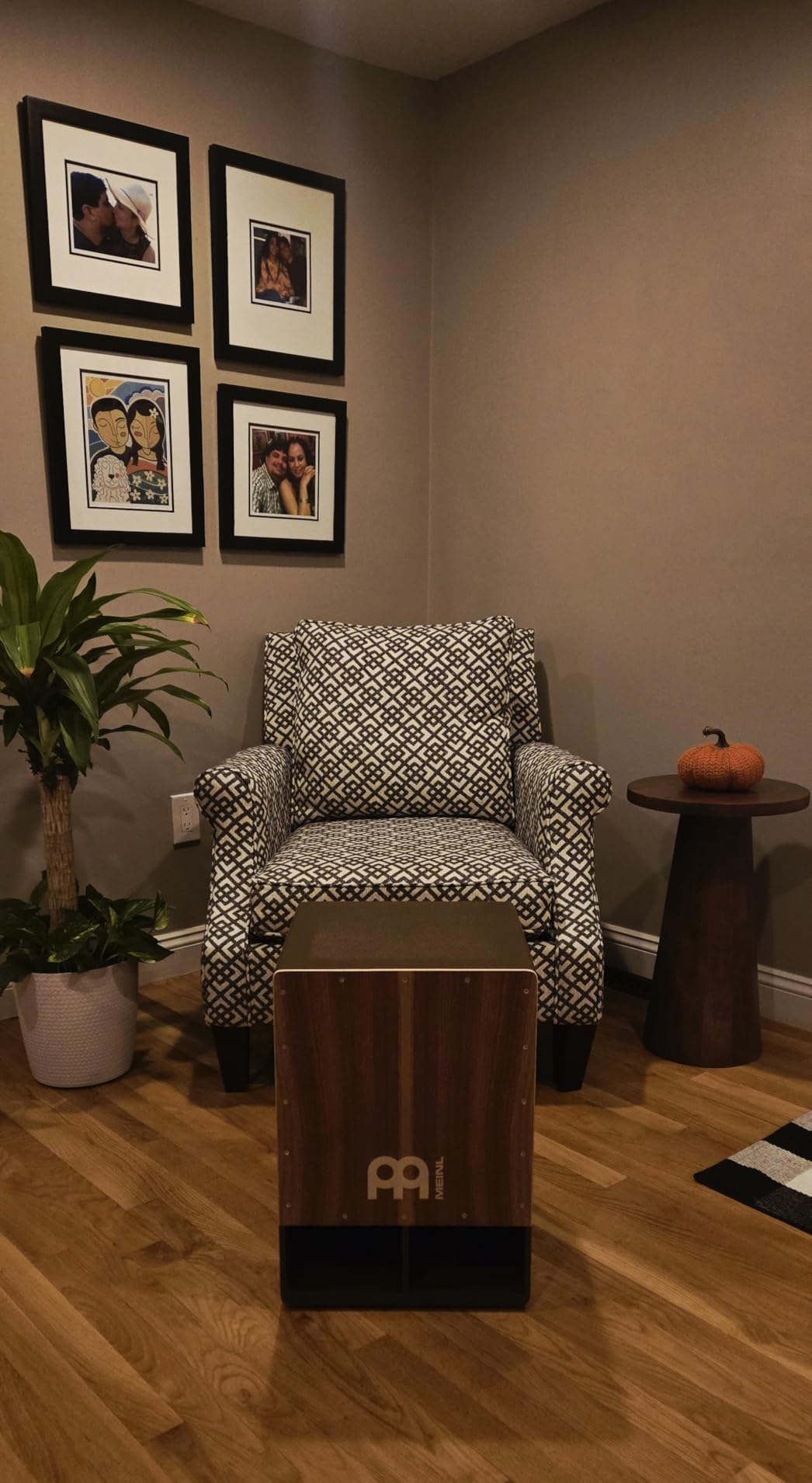 Meinl Percussion SUBCAJ5WN Jumbo Bass Subwoofer Cajon with Internal Snares, Walnut (VIDEO) customer photo 2