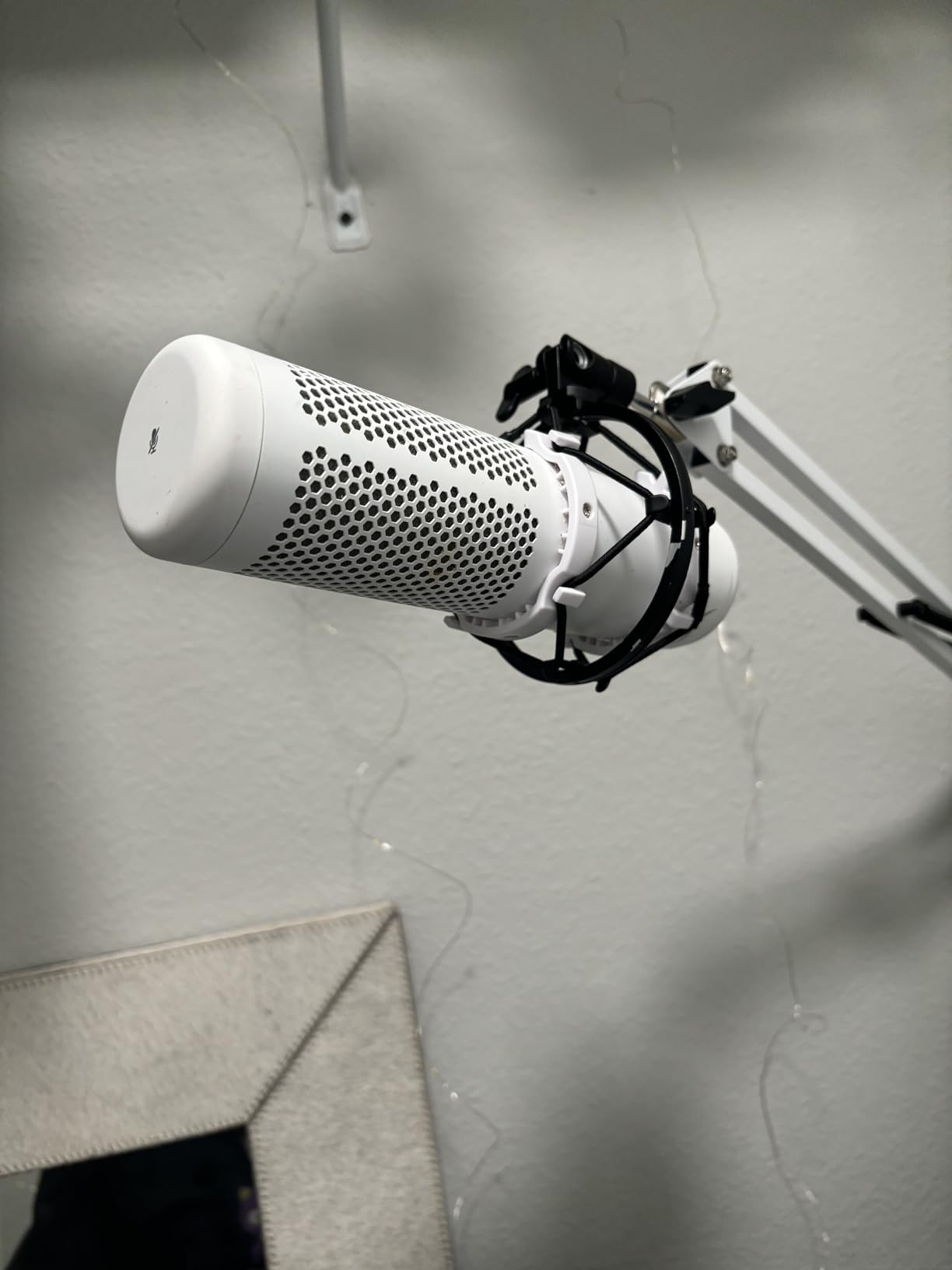 Black Universal Microphone Shock Mount for Large Diameter Diameter 48-51mm Condenser Microphone Metal Construction customer photo 2