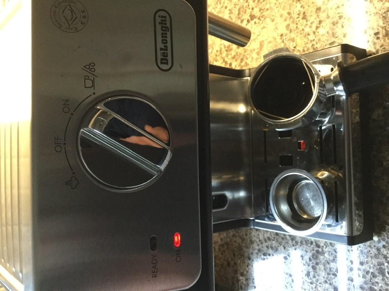 De'Longhi 15-Bar Pump Espresso Machine with Milk Frother & Temperature Control - Compact Home Barista Coffee Maker for Espresso, Latte, Cappuccino & Iced Coffee, Easy to Clean Design customer photo 2