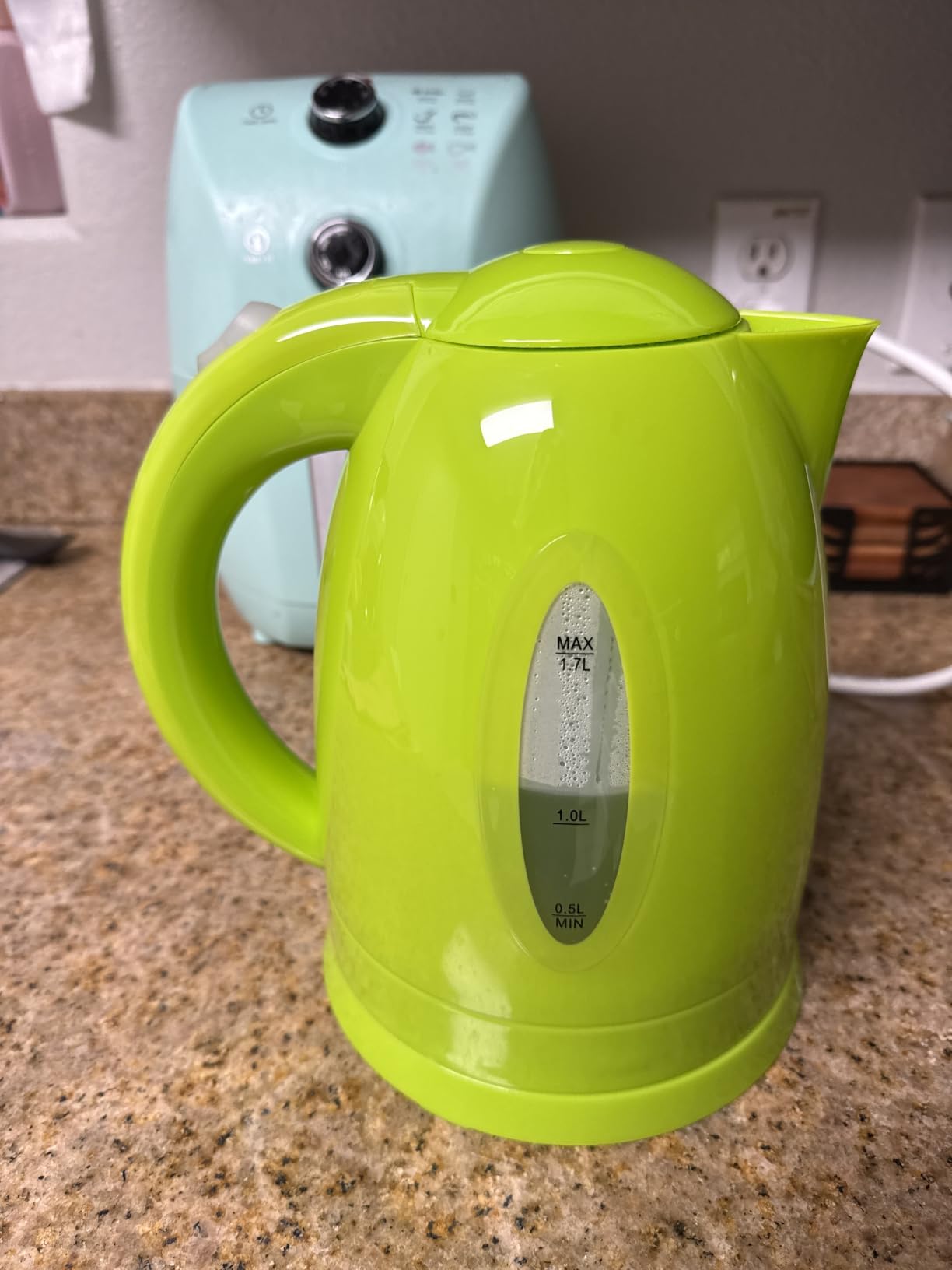 OVENTE 1.7L Electric Tea Kettle, 1100W BPA-Free Water Boiler, Pink KP72P customer photo 2
