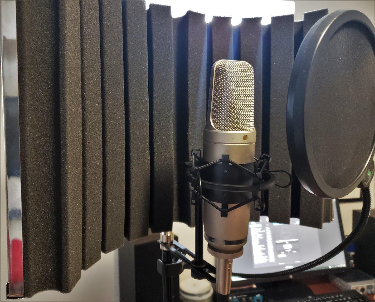 LyxPro VRI-30 Sound Absorbing and Vocal Booth Recording Microphone Isolation Shield Panel for Home Office and Studio Portable & Foldable Stand Mount Adjustable customer photo 2