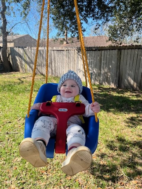 Little Tikes Snug 'n Secure Blue Swing with Adjustable Straps, 2-in-1 for Baby and Toddlers Ages 9 Months - 4 Years customer photo 1