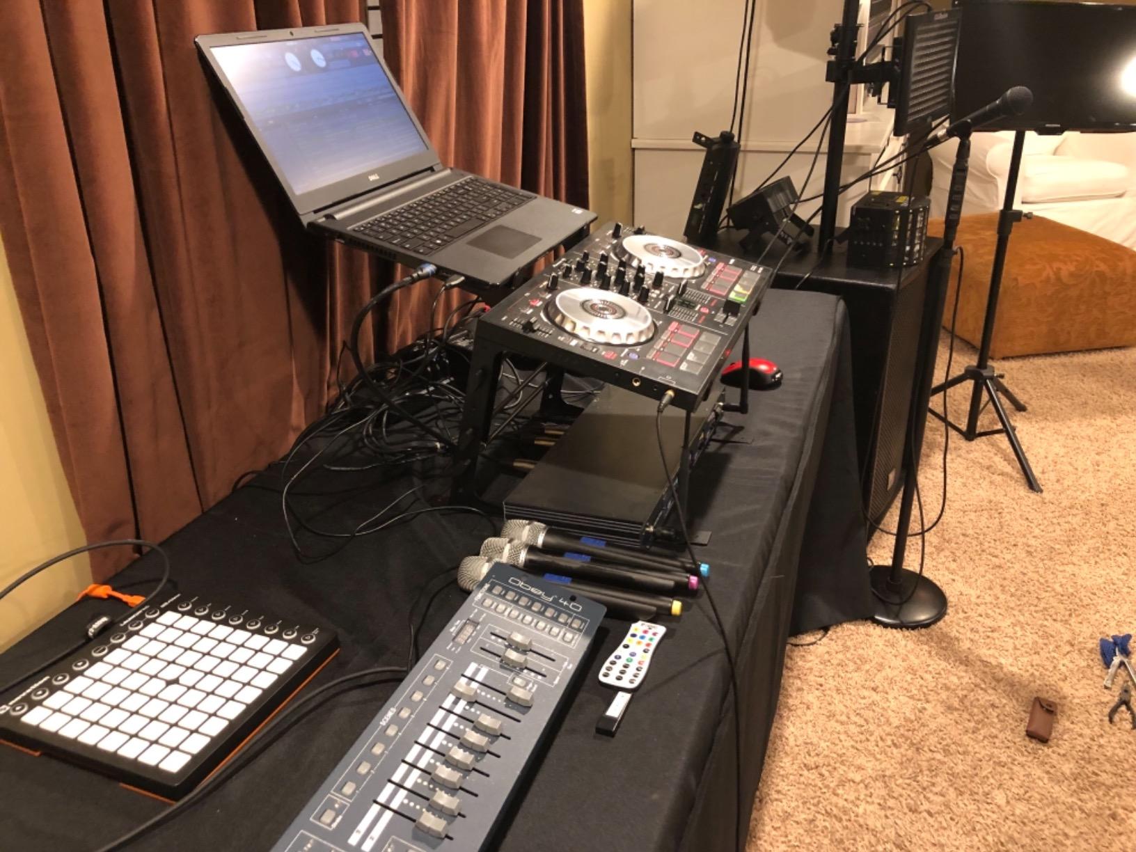 Pyle Portable Dual Laptop Stand - Standing Table with Adjustable Height, Ergonomic Design & Anti-Slip Prongs for DJ Mixer, Sound Equipment, Workstation, Gaming & Home Use - PLPTS38, Black customer photo 2