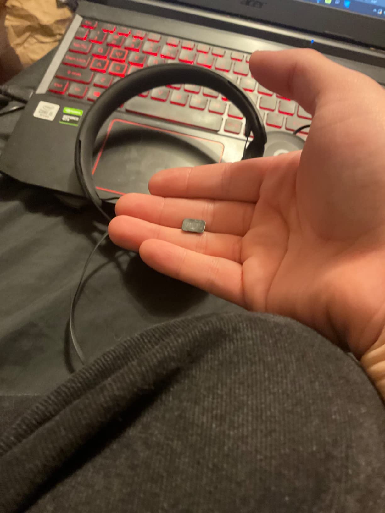 Beats EP Wired On-Ear Headphones - Battery Free for Unlimited Listening, Built in Mic and Controls - Black customer photo 1