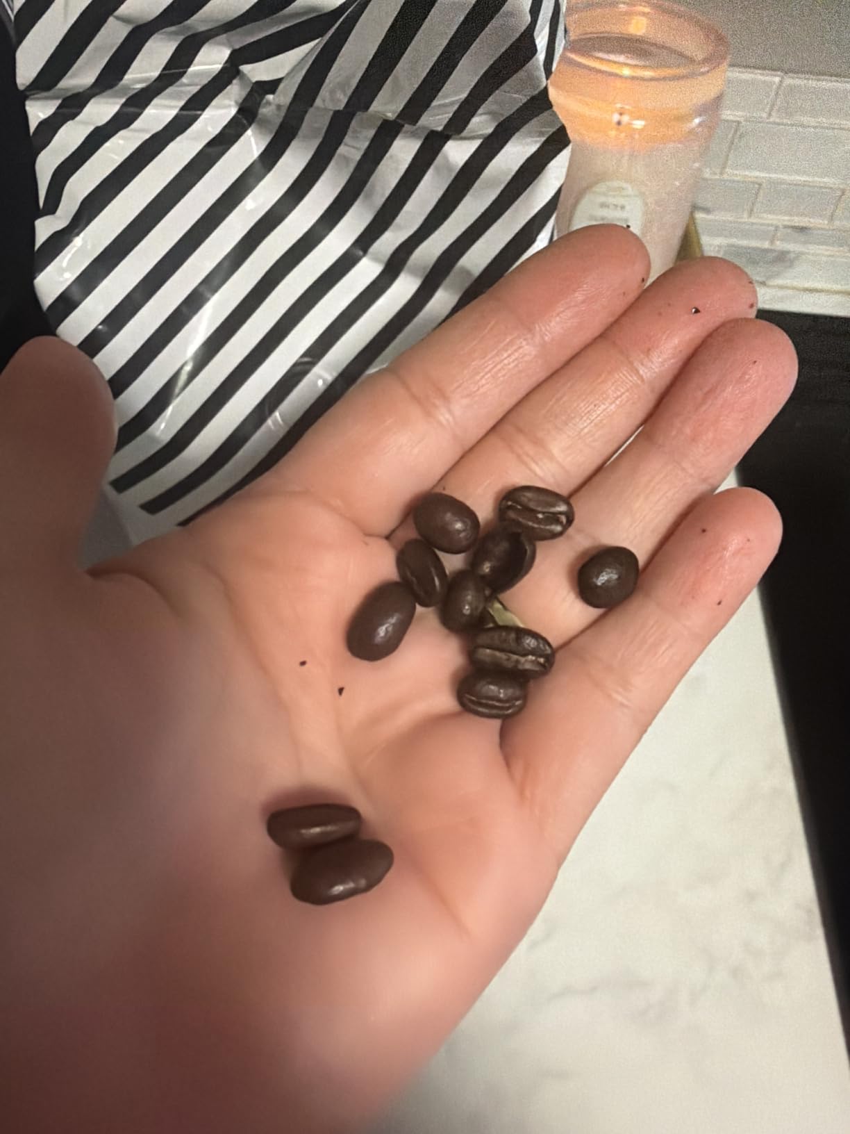 Amazon Fresh, Colombia Whole Bean Coffee Medium Roast, 32 Oz customer photo 1
