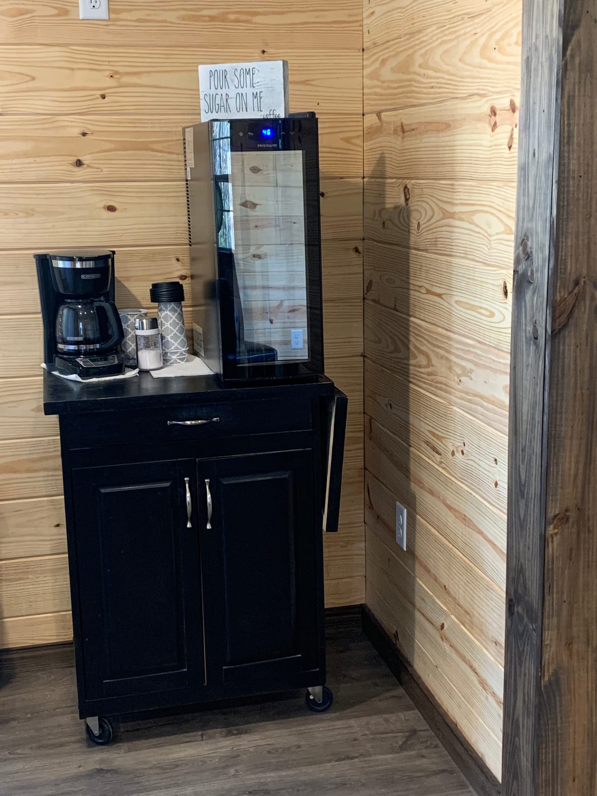 Hamilton Beach, 22-Bottle Wine and Beverage Cooler customer photo 1