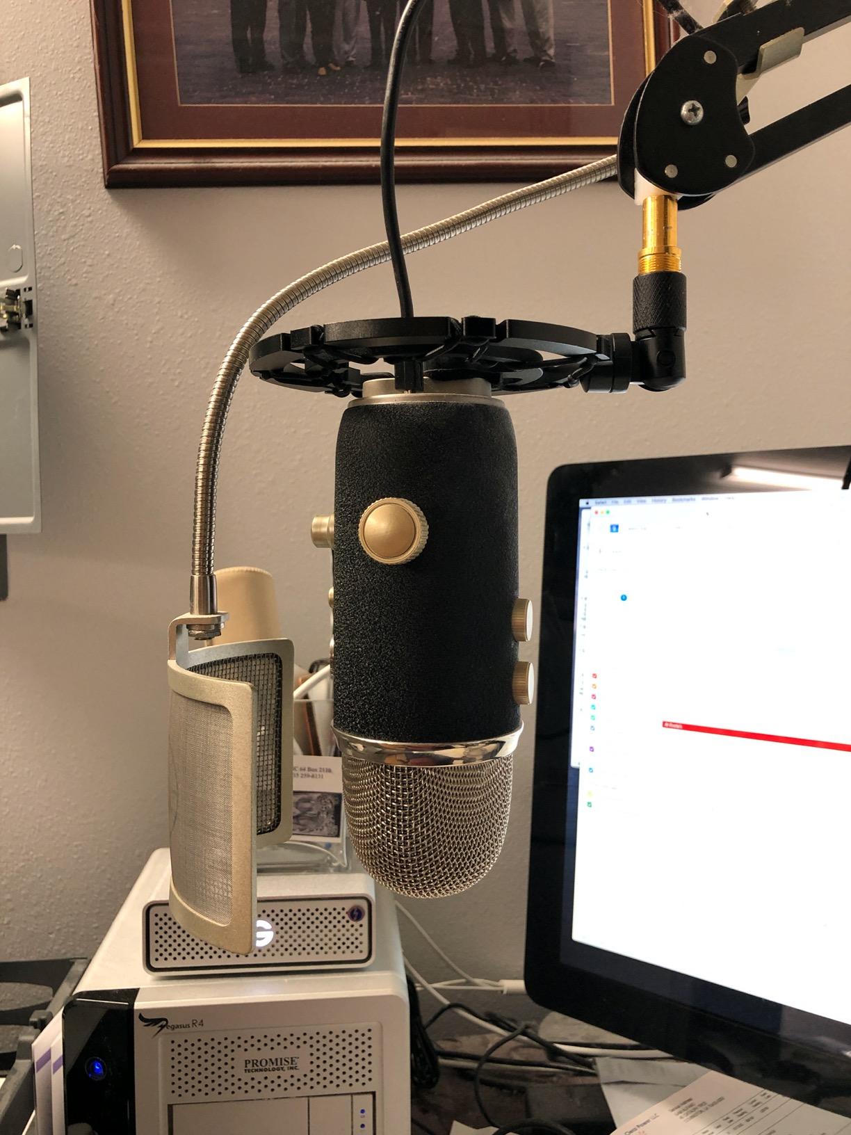 Pro Microphone Shock Mount - Mic Holder Compatible w/Blue Yeti, Snowball & Pro Microphones customer photo 1