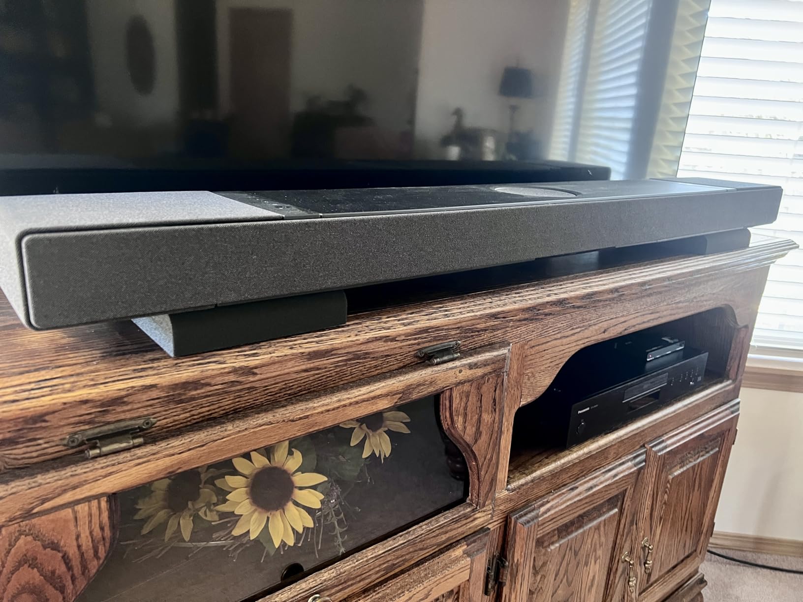 Sound Addicted - Studio Monitor Isolation Pads for 3-4.5 inches Small Speakers, Pair of 2 High Density Dampening Acoustic Stands Foam which Fits Most Bookshelf’s and Desktops | SMPad 4 customer photo 2