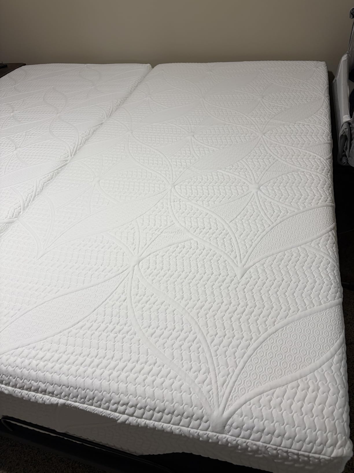 COOL GEL Chill Memory Foam 14-Inch Mattress with 2 Pillows, CertiPUR-US Certified, Mattress in a Box, Queen, White customer photo 2