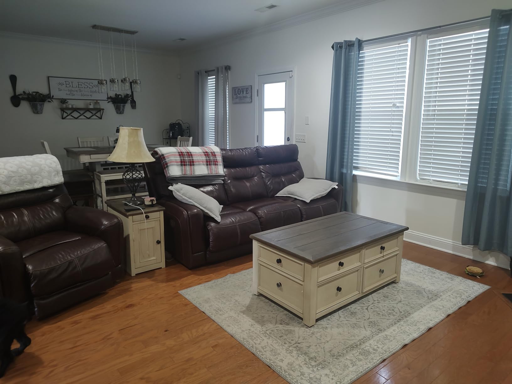 Signature Design by Ashley Bolanburg Farmhouse Lift Top Coffee Table customer photo 1