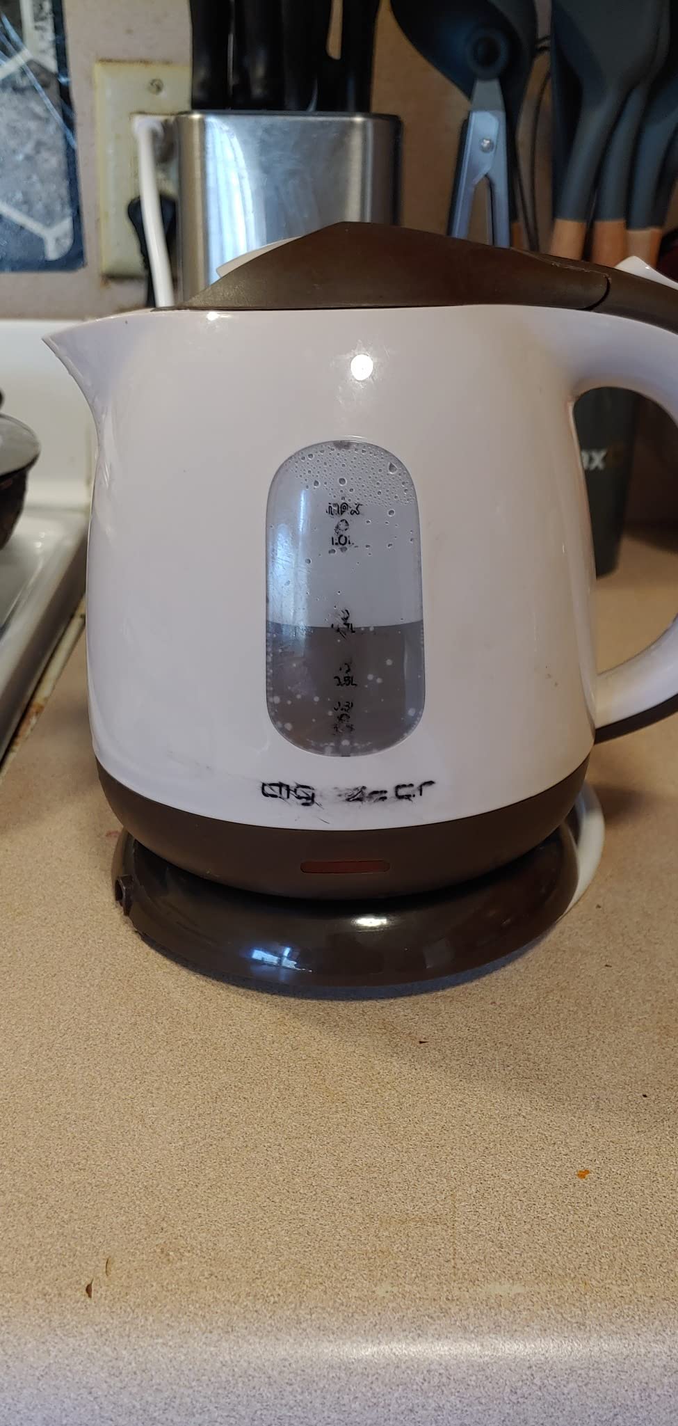 Aigostar Small Electric Kettle, 1L Portable, 1100W, Brown customer photo 2