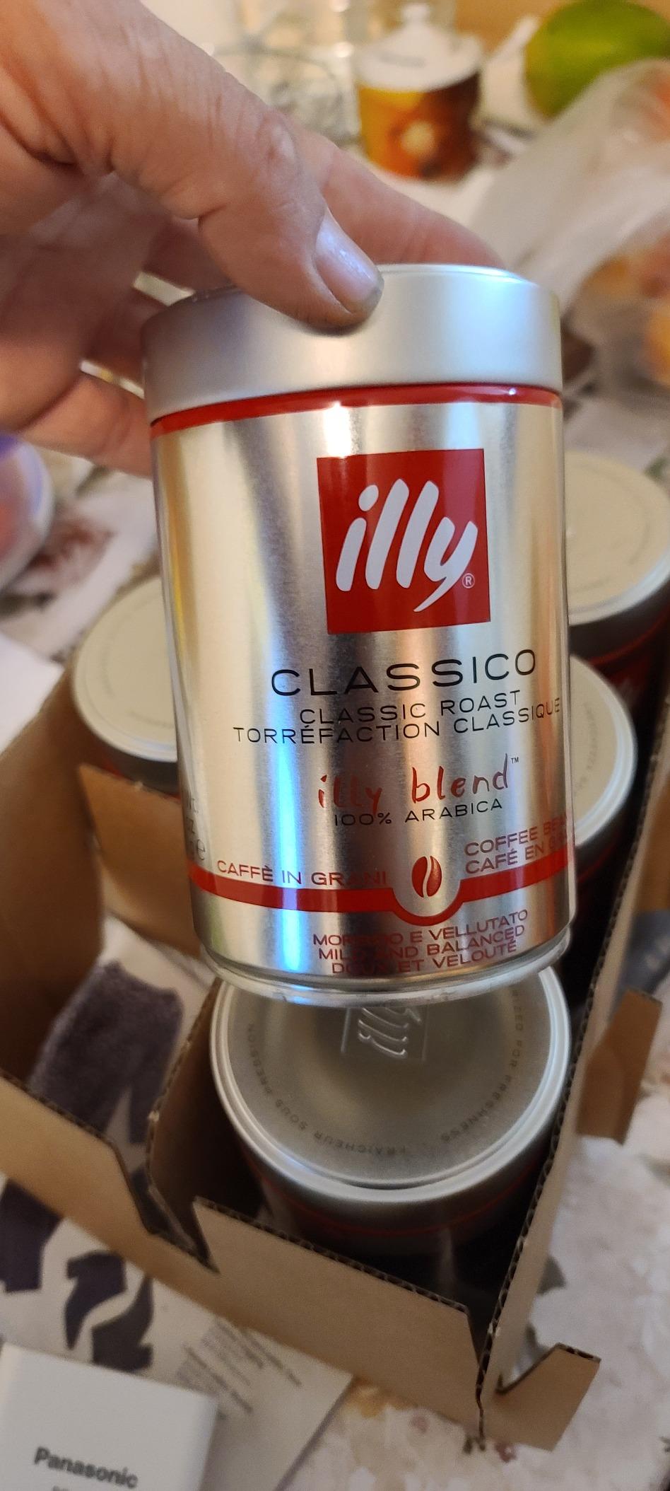 illy Whole Bean Coffee, Classico Medium Roast, 8.8oz, 6 Pack customer photo 1