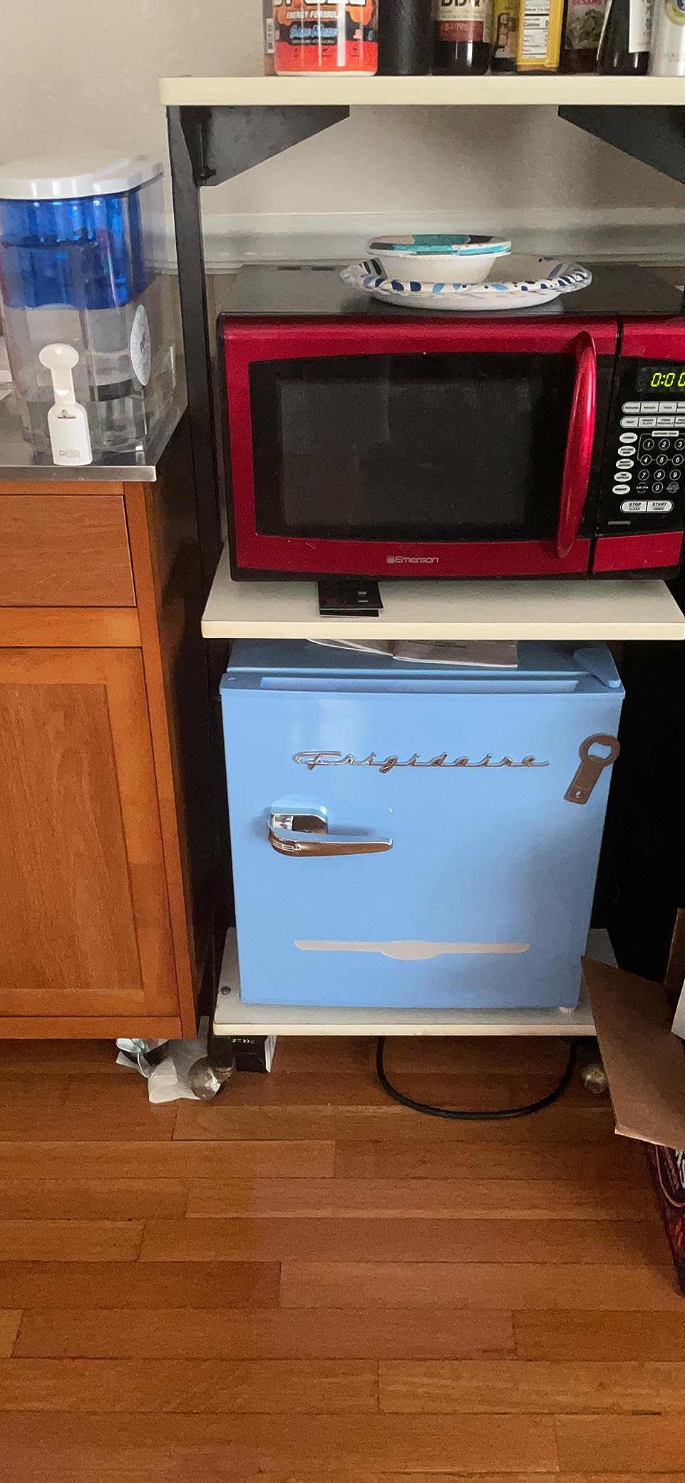 Frigidaire EFR176 1.6 cu. ft. Retro Bar Fridge with Side Bottle Opener (Blue) customer photo 1
