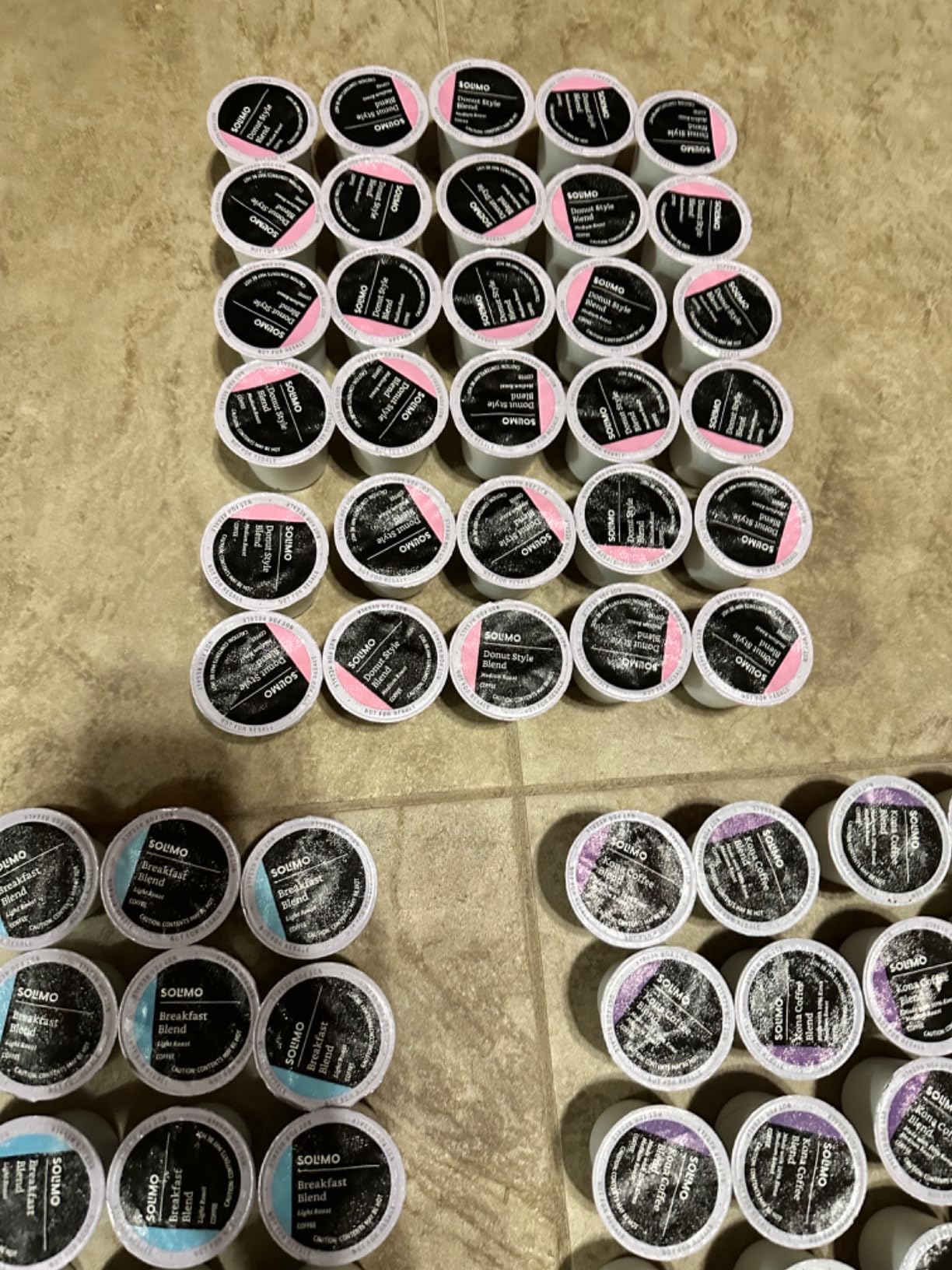 Amazon Brand - Solimo Variety Pack Light and Medium Roast Coffee Pods (Kona, Breakfast, Donut), Compatible with Keurig 2.0 K-Cup Brewers, 100 Count customer photo 1