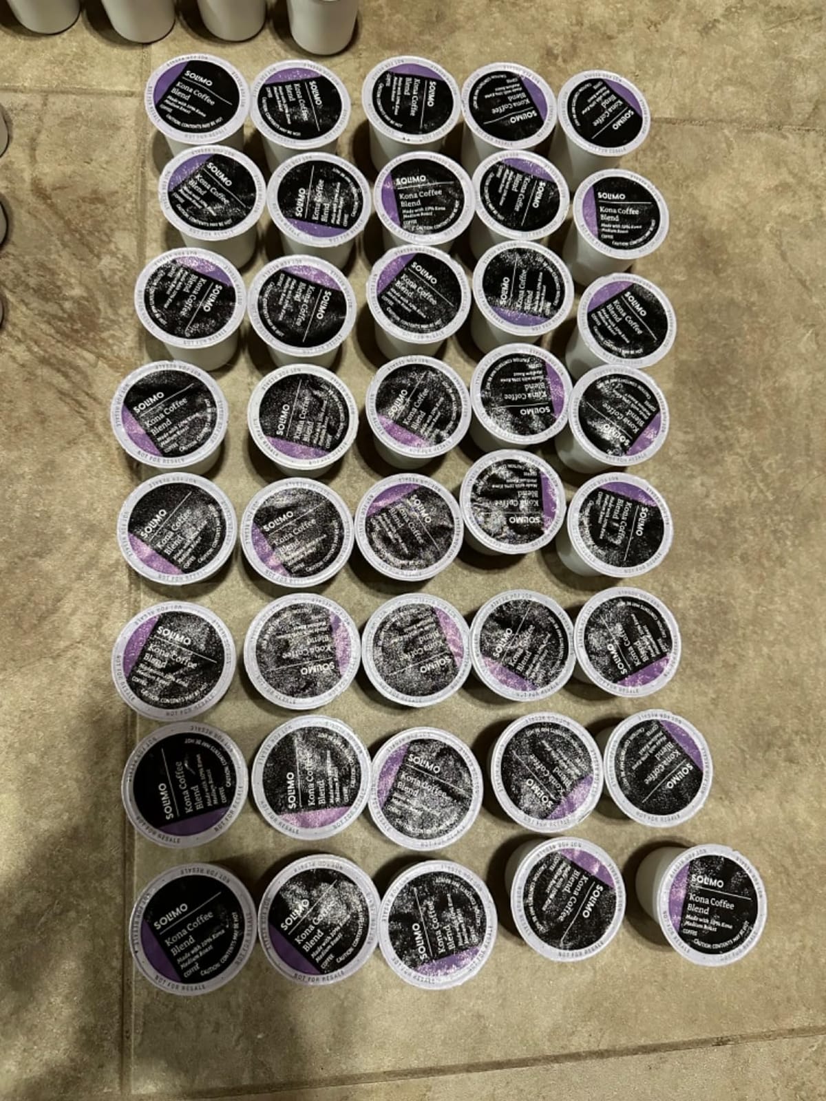 Amazon Brand - Solimo Variety Pack Light and Medium Roast Coffee Pods (Kona, Breakfast, Donut), Compatible with Keurig 2.0 K-Cup Brewers, 100 Count customer photo 2