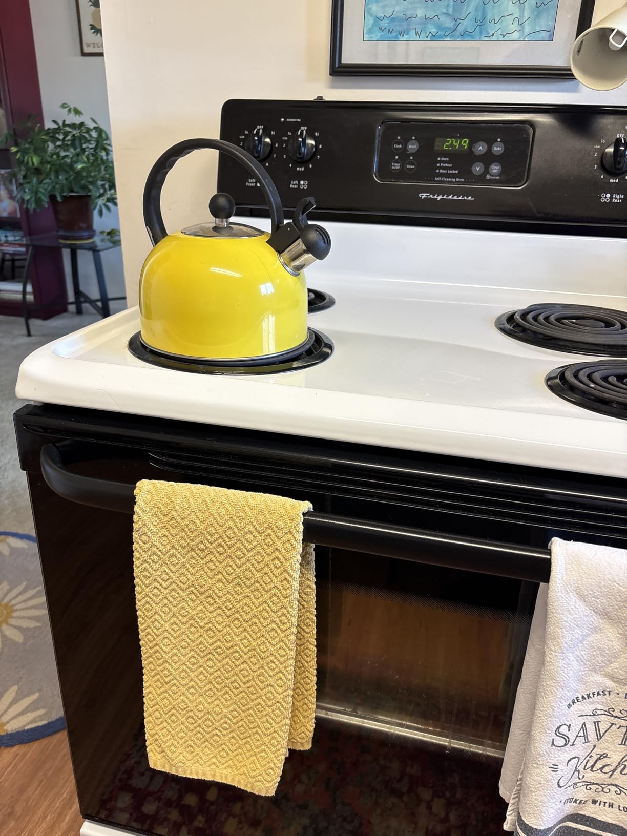 Venoly 2.5 Liter Whistling Tea Kettle - Modern Stainless Steel Whistling Tea Pot for Stovetop Hot Water Boiler with Cool Grip Ergonomic Handle (Silver, 2.5 Liter) customer photo 2