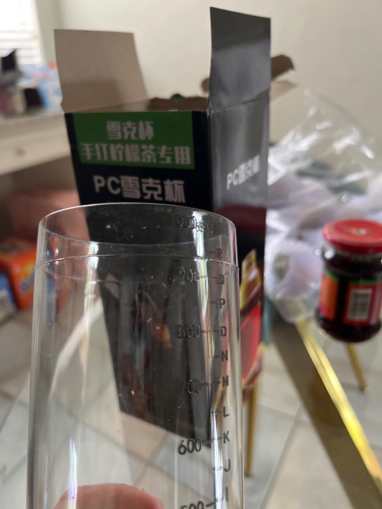 Plastic Cocktail Shaker, Hand Drink Mixer Boba Tea Shaker Cup with Scales,Bar Tool Transparent (24 oz / 700cc) customer photo 1