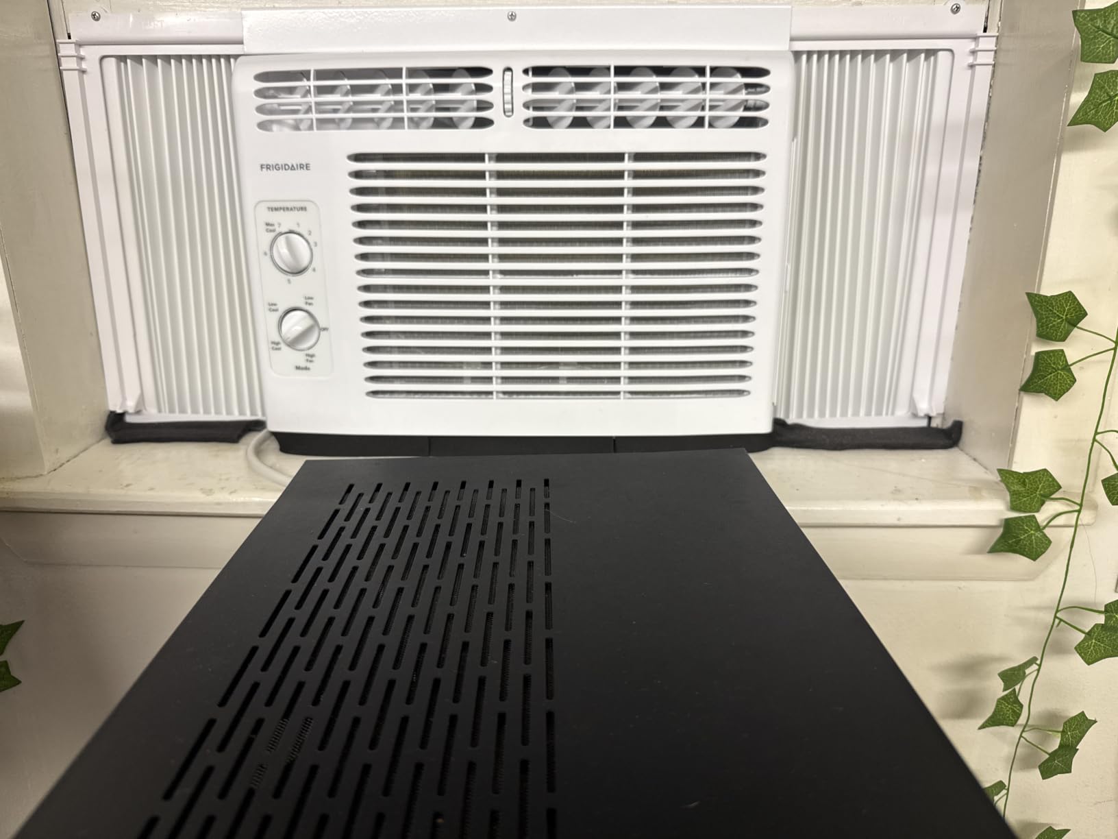Frigidaire 5,000 BTU Window-Mounted Air Conditioner, Cools Up to 150 Sq. Ft., Quiet Operation, Effortless Temperature Control, 2 Fan Speeds, Auto Restart, White customer photo 2