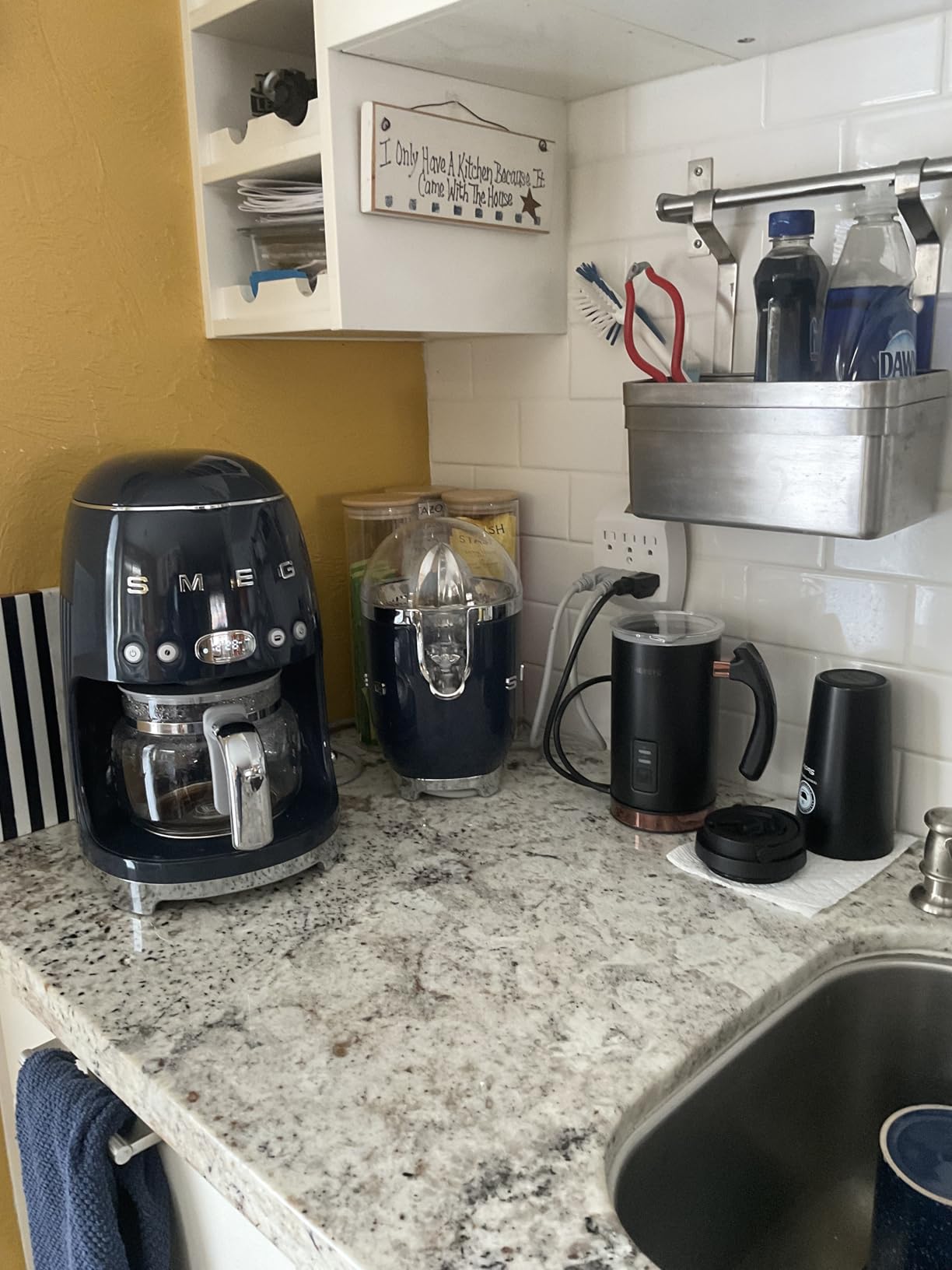 Smeg 50's Retro Style Aesthetic Drip Coffee Machine with 10 Cup Glass Carafe, Auto Start Feature, Keep Warm Plate, and Two Coffee Strength Settings (Brushed Stainless Steel) customer photo 2