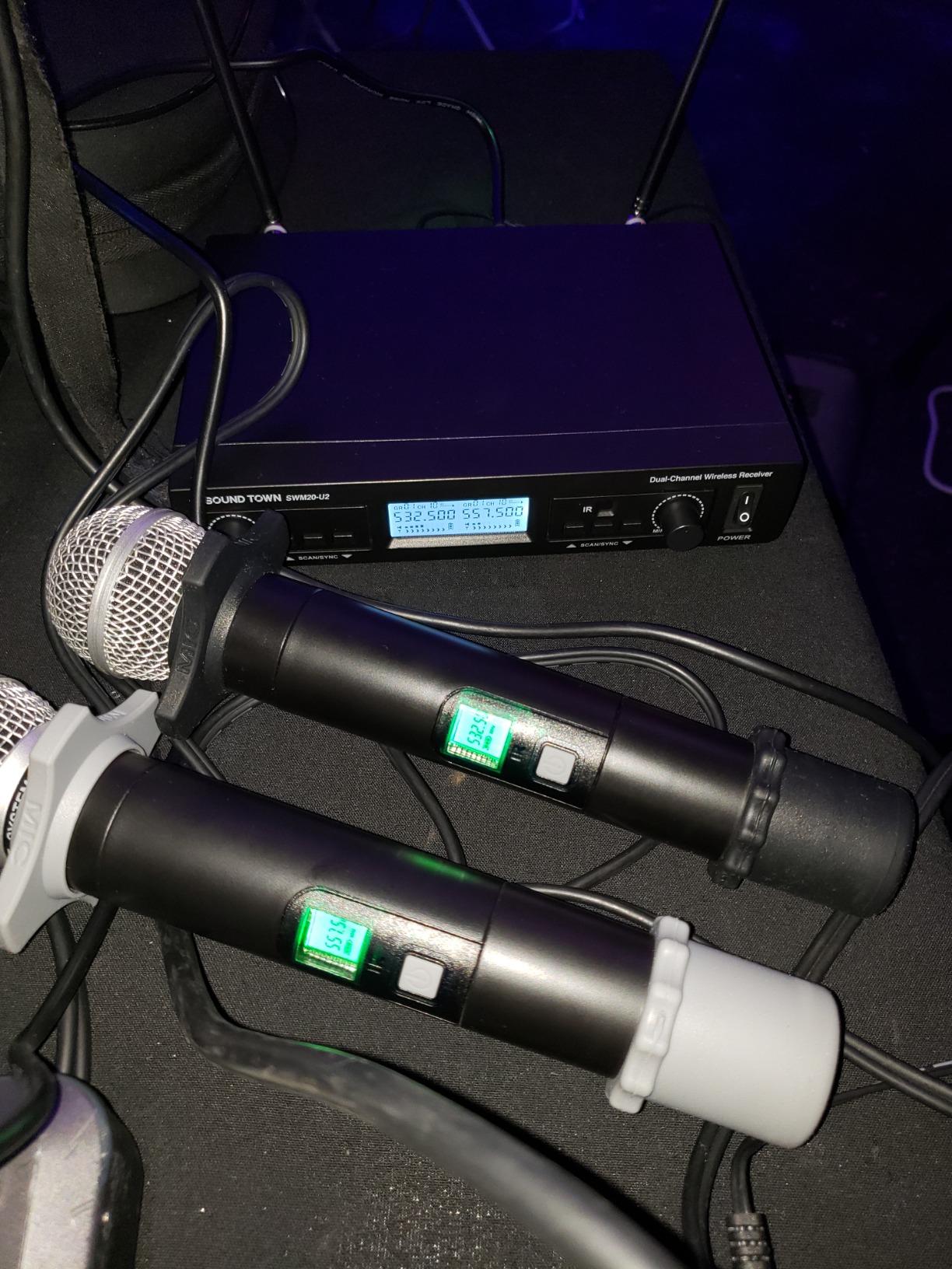 Sound Town Metal 200 Channels UHF Wireless Microphone System with 2 Handheld Microphones and Auto Scan, for Church, School, Outdoor Wedding, Meeting, Party and Karaoke (SWM26-U2HH) customer photo 1