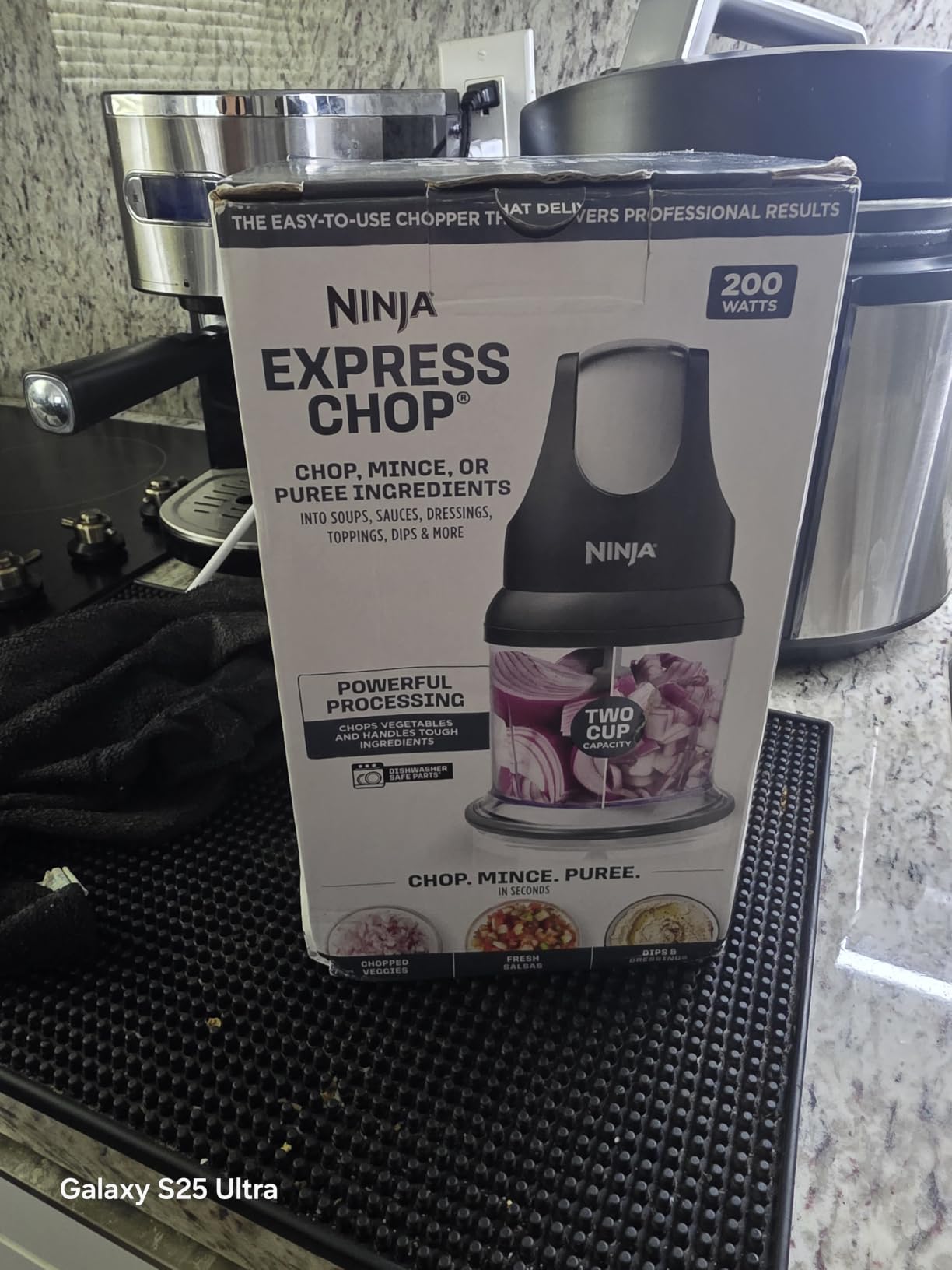 Ninja Food Chopper Express Chop with 200-Watt, 16-Ounce Bowl for Mincing, Chopping, Grinding, Blending and Meal Prep (NJ110GR) customer photo 1