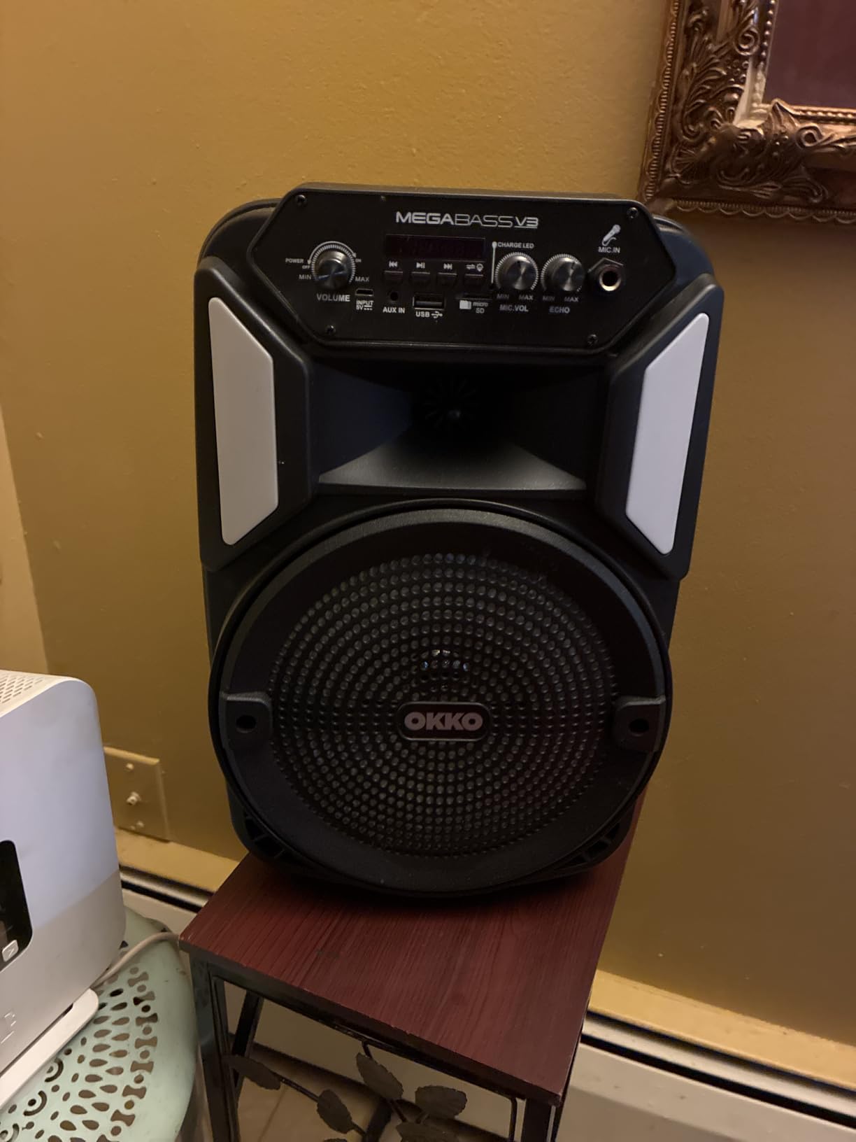 Pyle 1200W Portable Bluetooth PA Speaker - 12’’ Subwoofer, LED Battery Indicator Lights W/Built-In Rechargeable Battery, MP3/USB/SD Card Reader, and UHF Wireless Microphone - Pyle PSBT125A,Black customer photo 2