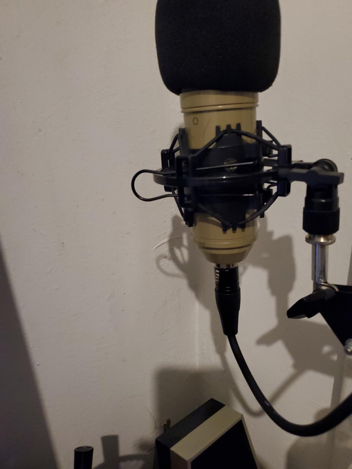 SUNMON AT2020 Shock Mount, Shock Mount Stand Reduces Vibration Noise for Audio Technica AT2020 AT2035 AT4040 AT2020USB ATR2500x Condenser Micphone customer photo 1
