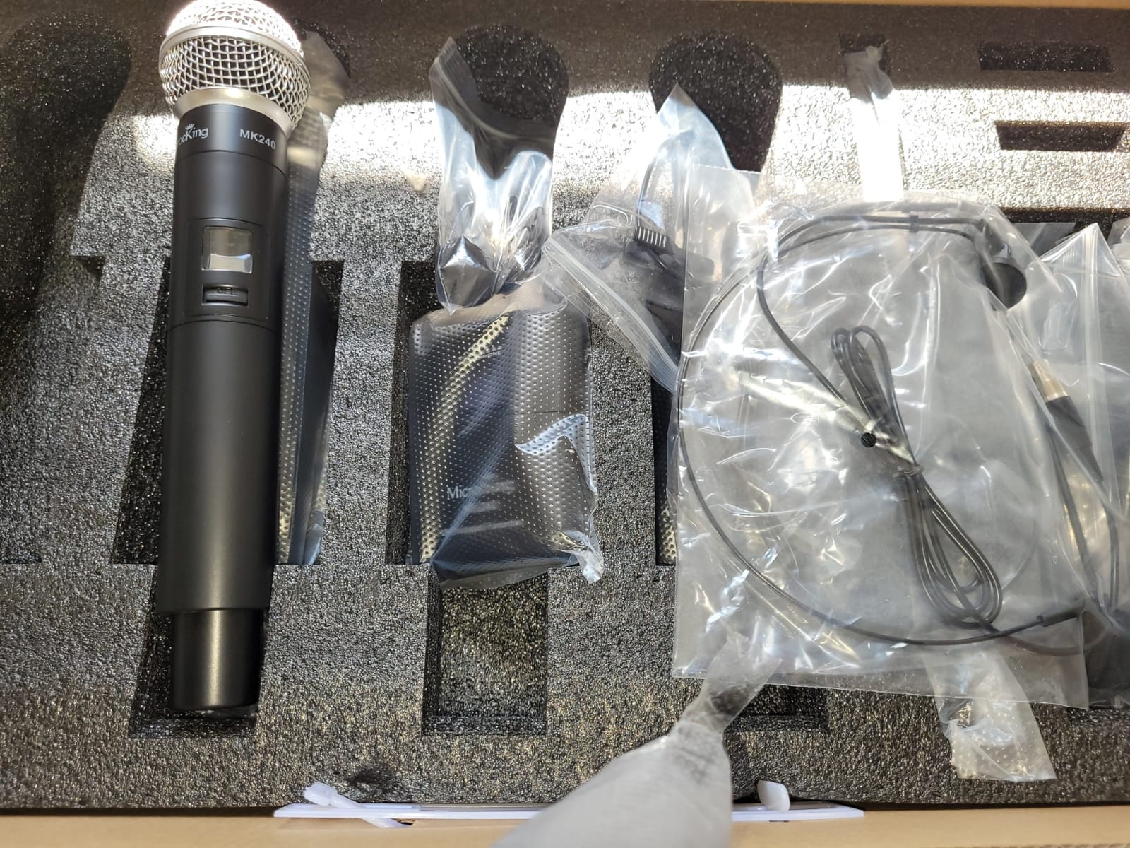 MicrocKing UHF Wireless Microphone System, 2 Handheld/2 Lavalier, Metal customer photo 1