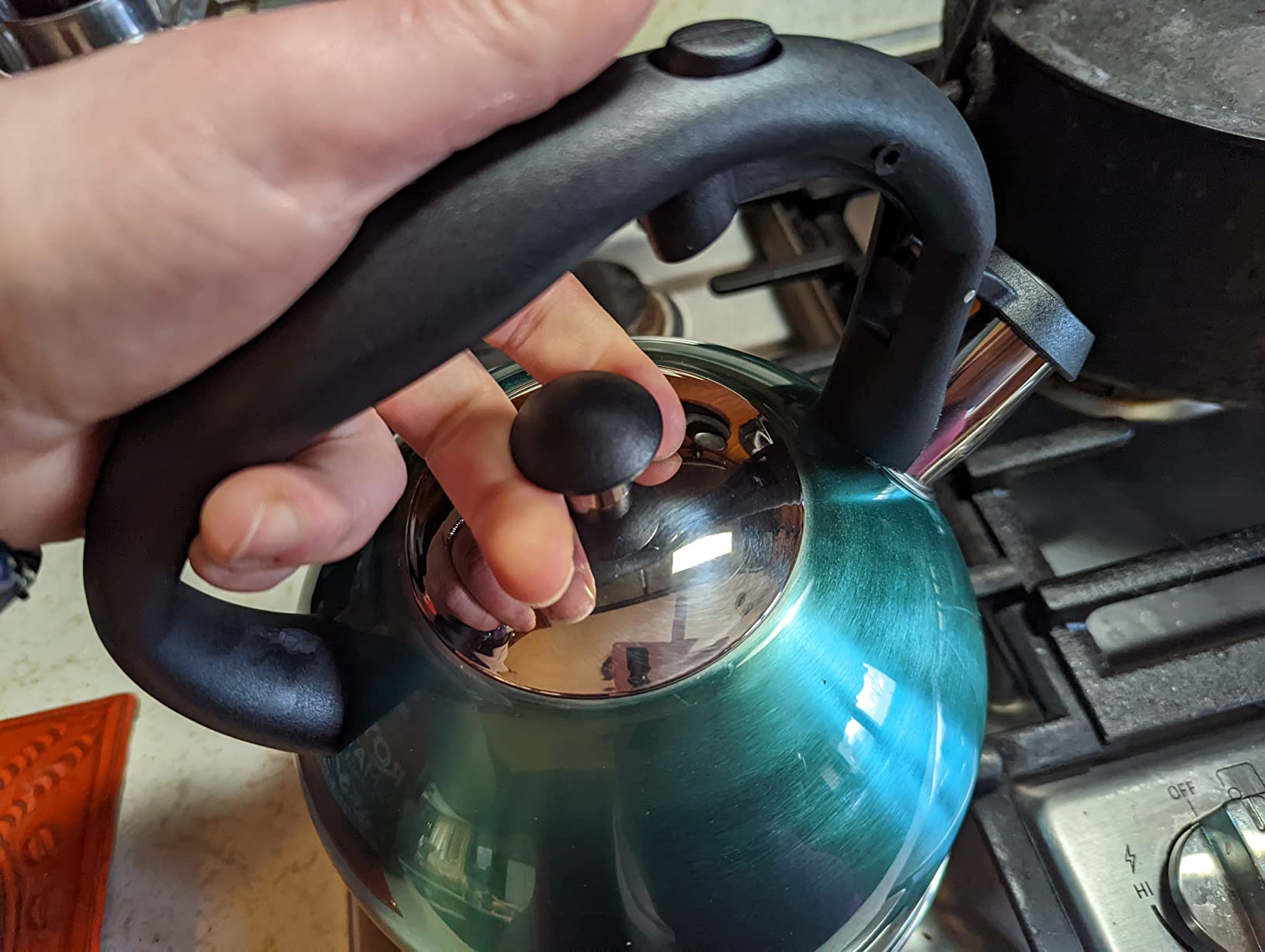 Amazon Basics Stovetop Whistling Tea Kettle, Fast Boiling, Stainless Steel, Food Grade, Ergonomic Handle, 2.3 Liter, Teal customer photo 2