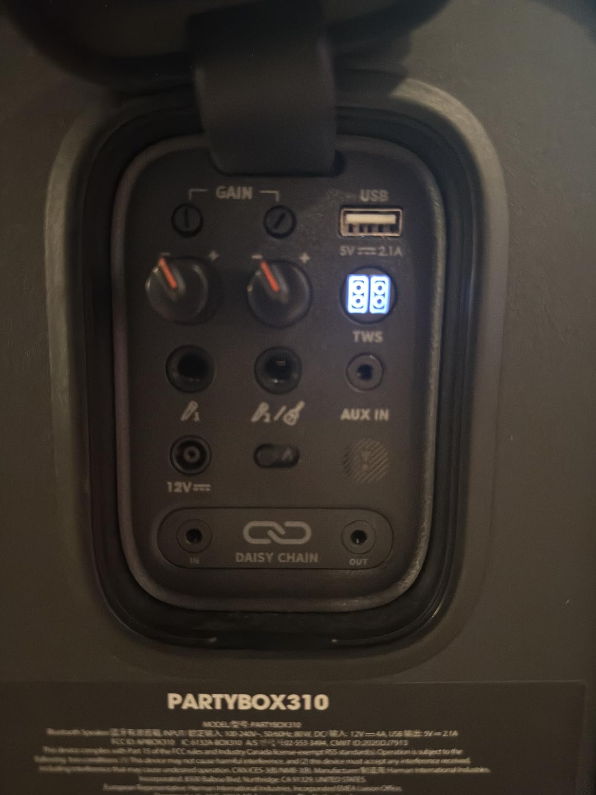 JBL Partybox 310 - Portable Party Speaker with Long Lasting Battery, Powerful JBL Sound and Exciting Light Show, Black customer photo 2
