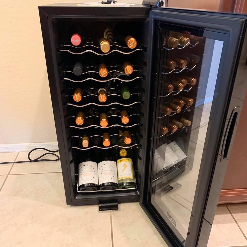SCHMECKE 18 Bottle Compressor Wine Cooler Refrigerator w/Lock - Large Freestanding Wine Cellar - 41f-64f Digital Temperature Control Wine Fridge For Red, White, Champagne or Sparkling Wine - Black customer photo 1