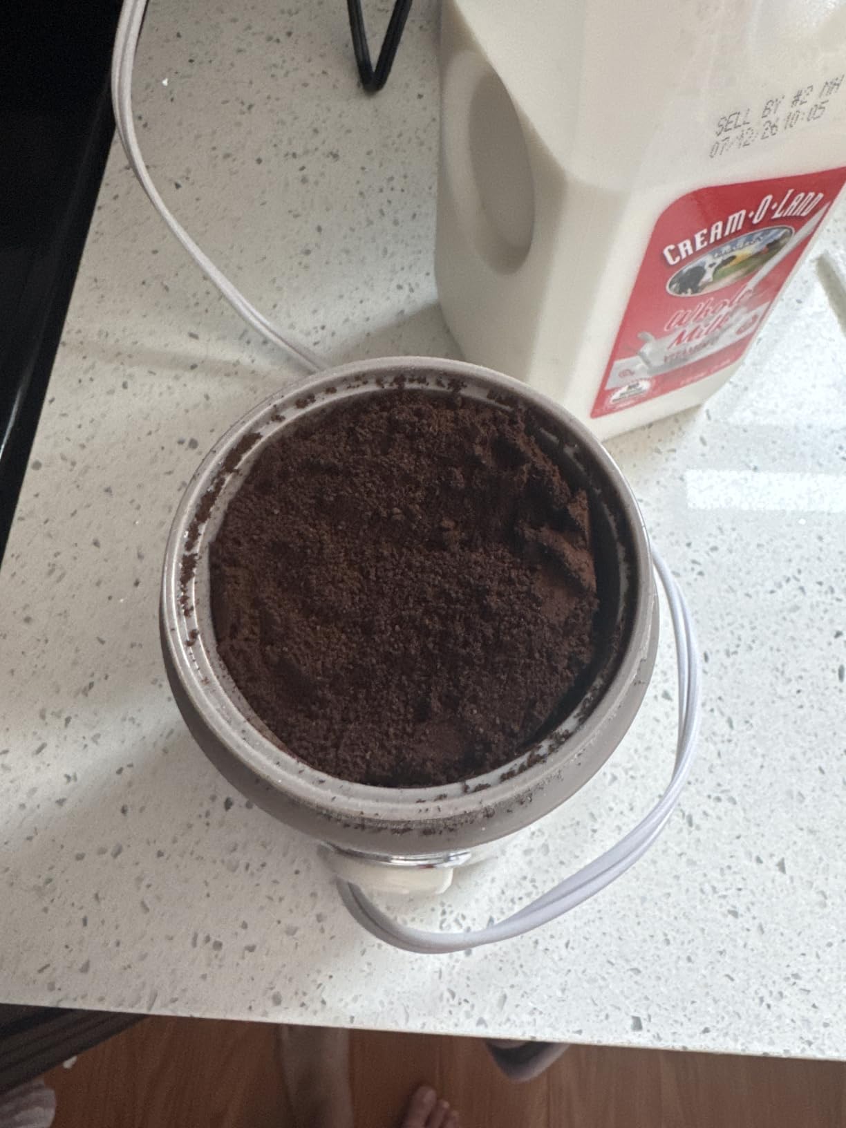 DR MILLS DM-7441W Coffee Grinder Electric, Coffee Bean and Dried Spice Grinder, One Touch Operation, Blade and Cup Made with SUS304 Stainless Steel (White) customer photo 1