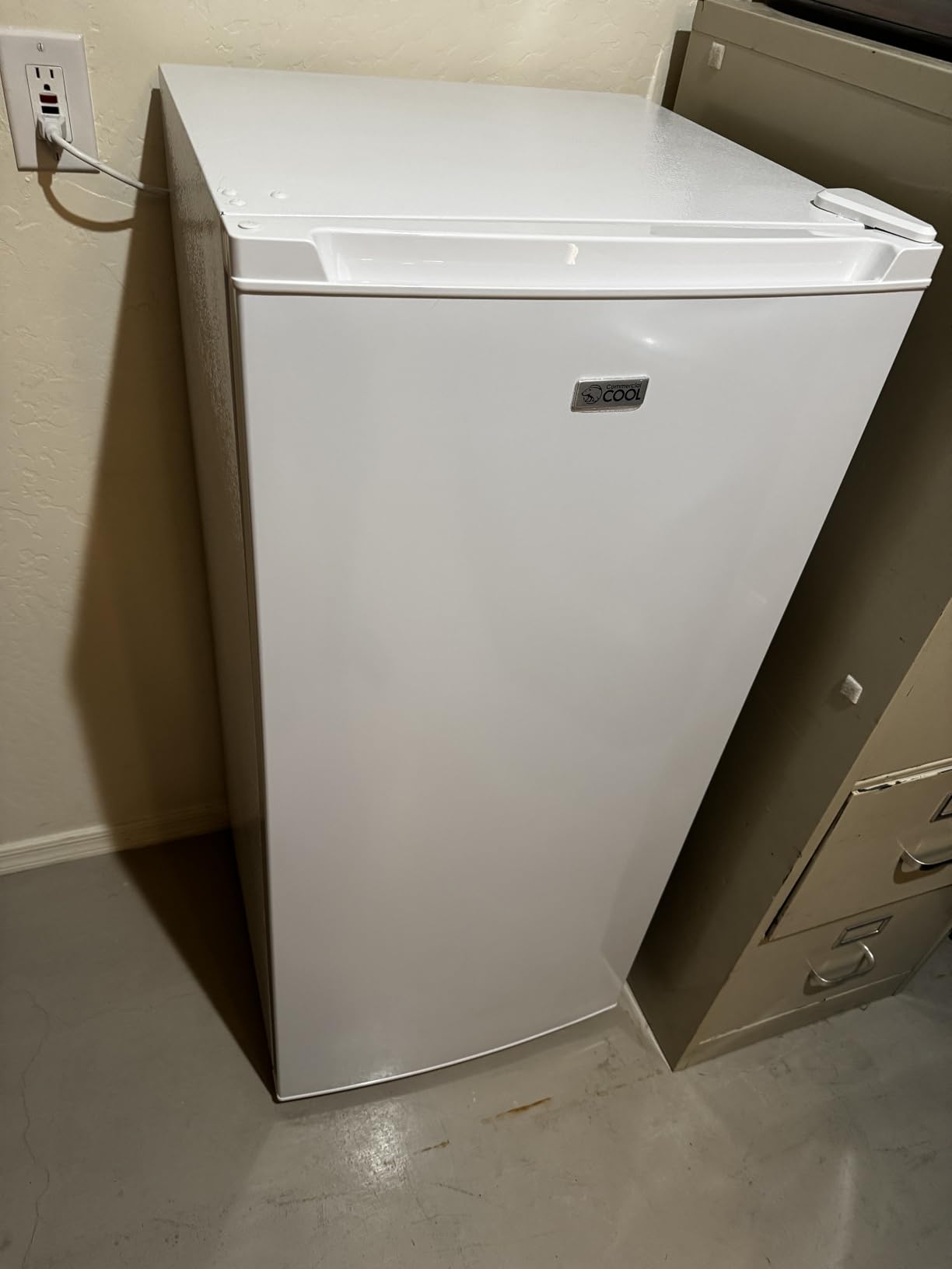 Commercial Cool Upright Freezer, Stand Up Freezer 5 Cu Ft with Reversible Door, White customer photo 1