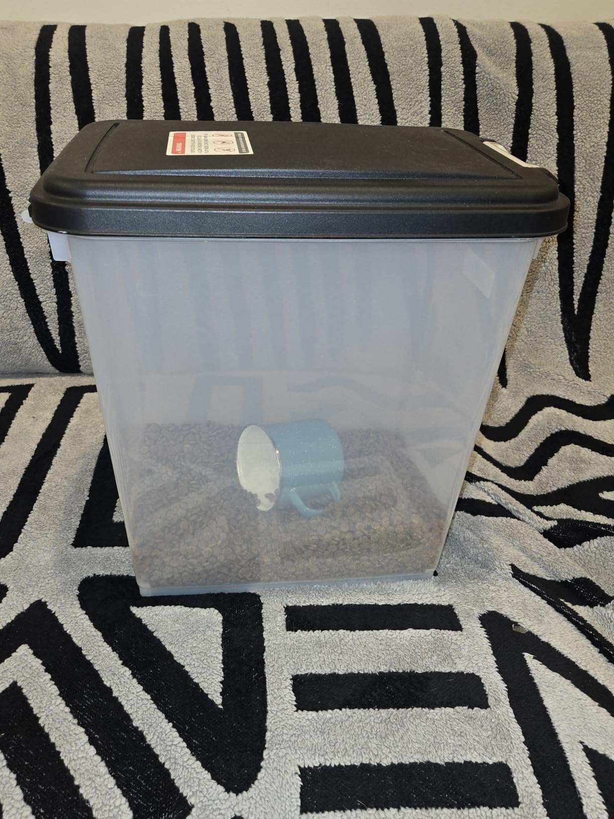 IRIS USA Airtight Pet Food Storage Rolling Container, 30 lb Capacity, Black | Airtight seal keeps kibble, bird seed, and pet food fresh while wheels provide easy mobility around the home. customer photo 2