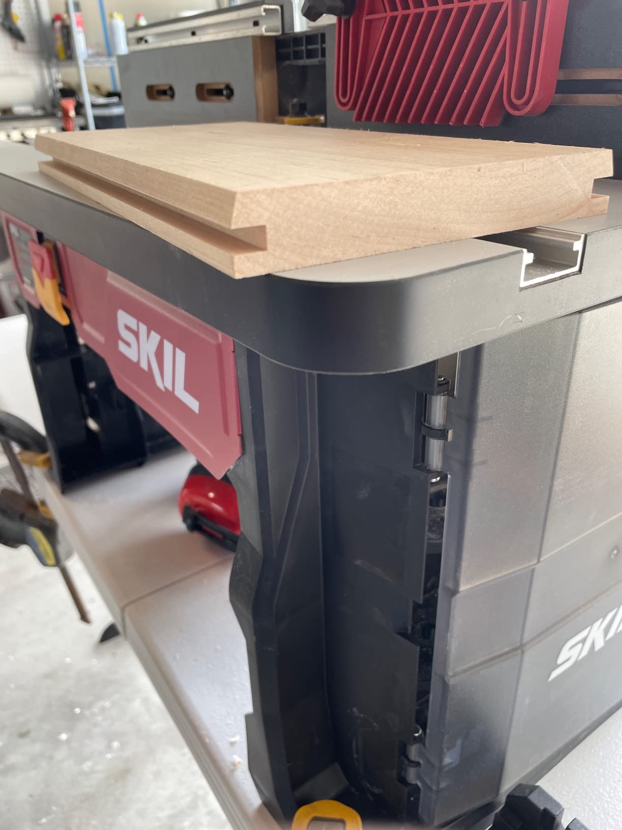 SKIL RT1323-01 Router Table and 10Amp Fixed Base Router Kit customer photo 1