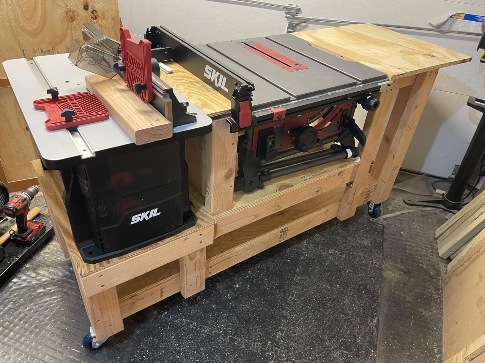 SKIL RT1323-01 Router Table and 10Amp Fixed Base Router Kit customer photo 2