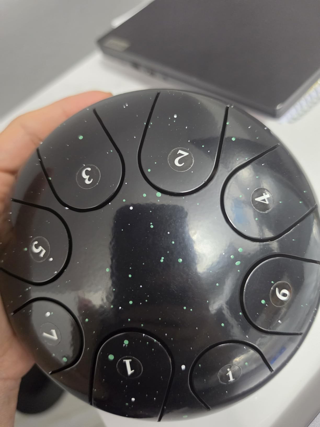 ASTEMAN Handpan in D Minor,432hz, 22 inches with 10 notes, comes with a backpack, courses, finger sleeves, stand, cleaning cloth, and two mallets. customer photo 1