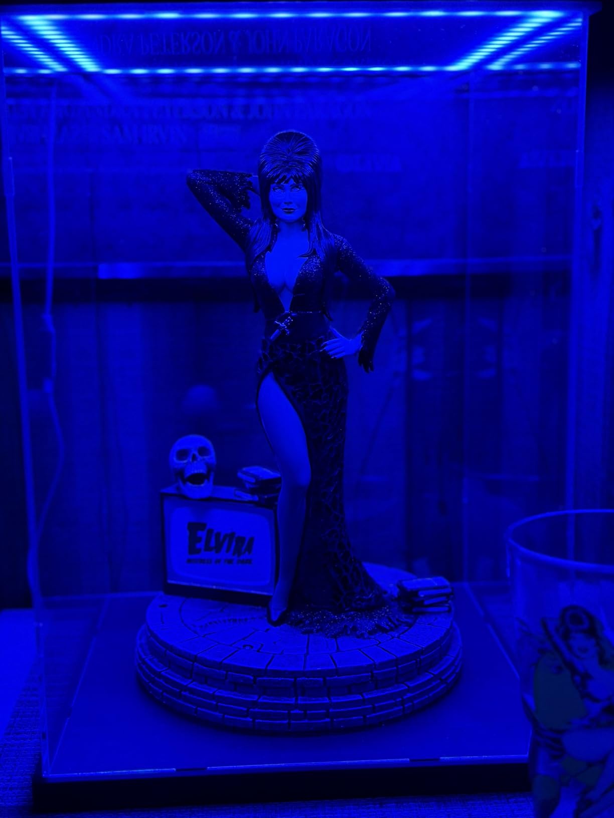 LANSCOERY Acrylic Display Case with Light, 4.7x4.7x6 in LED Display Case with 15mm Raised Base, 3mm Clear Panels, 3-Color Dimmable Lighting for Collectibles and Action Figures customer photo 2